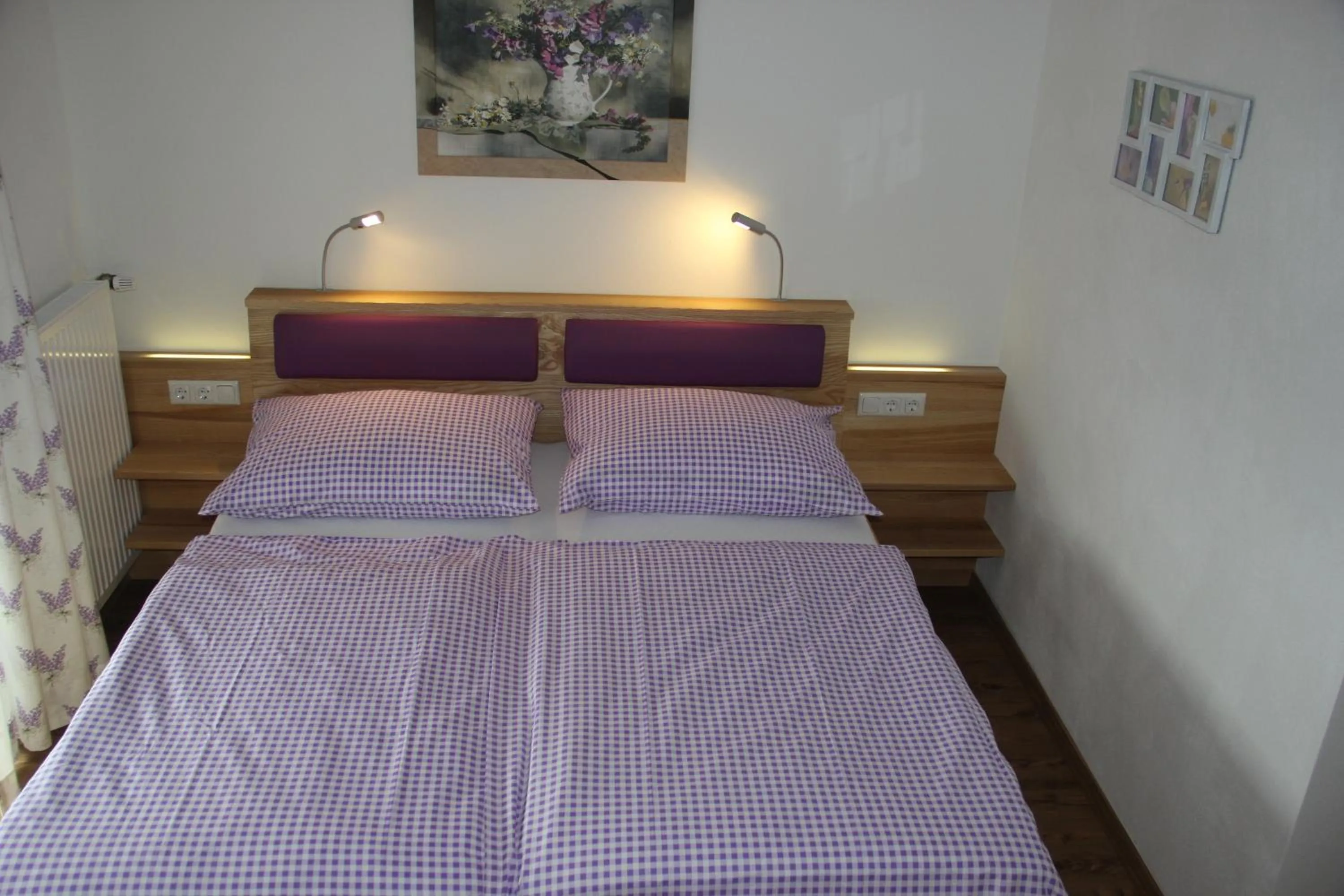 Bed in Ferienwohnungen Schöbringer