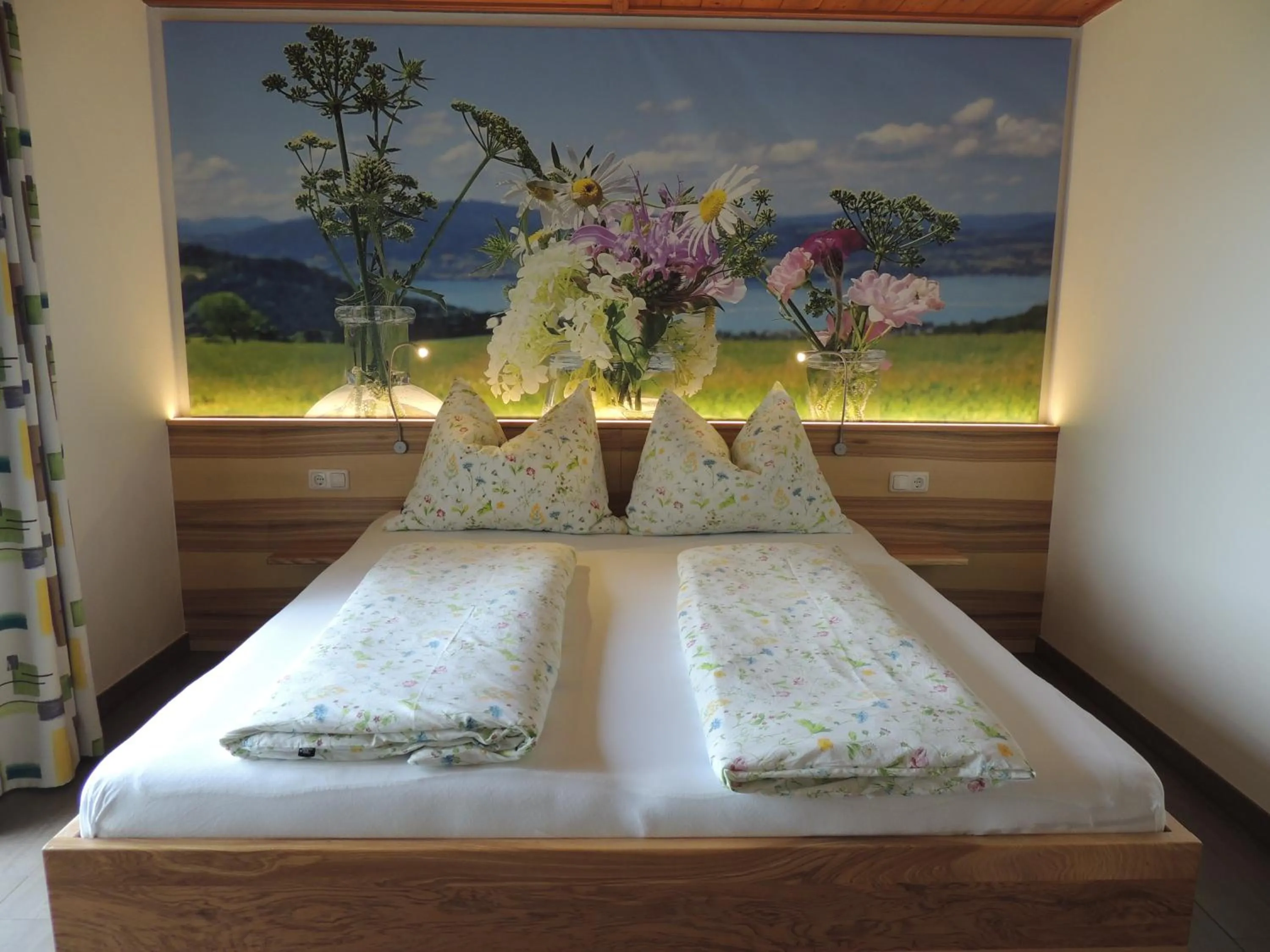 Bed in Ferienwohnungen Schöbringer