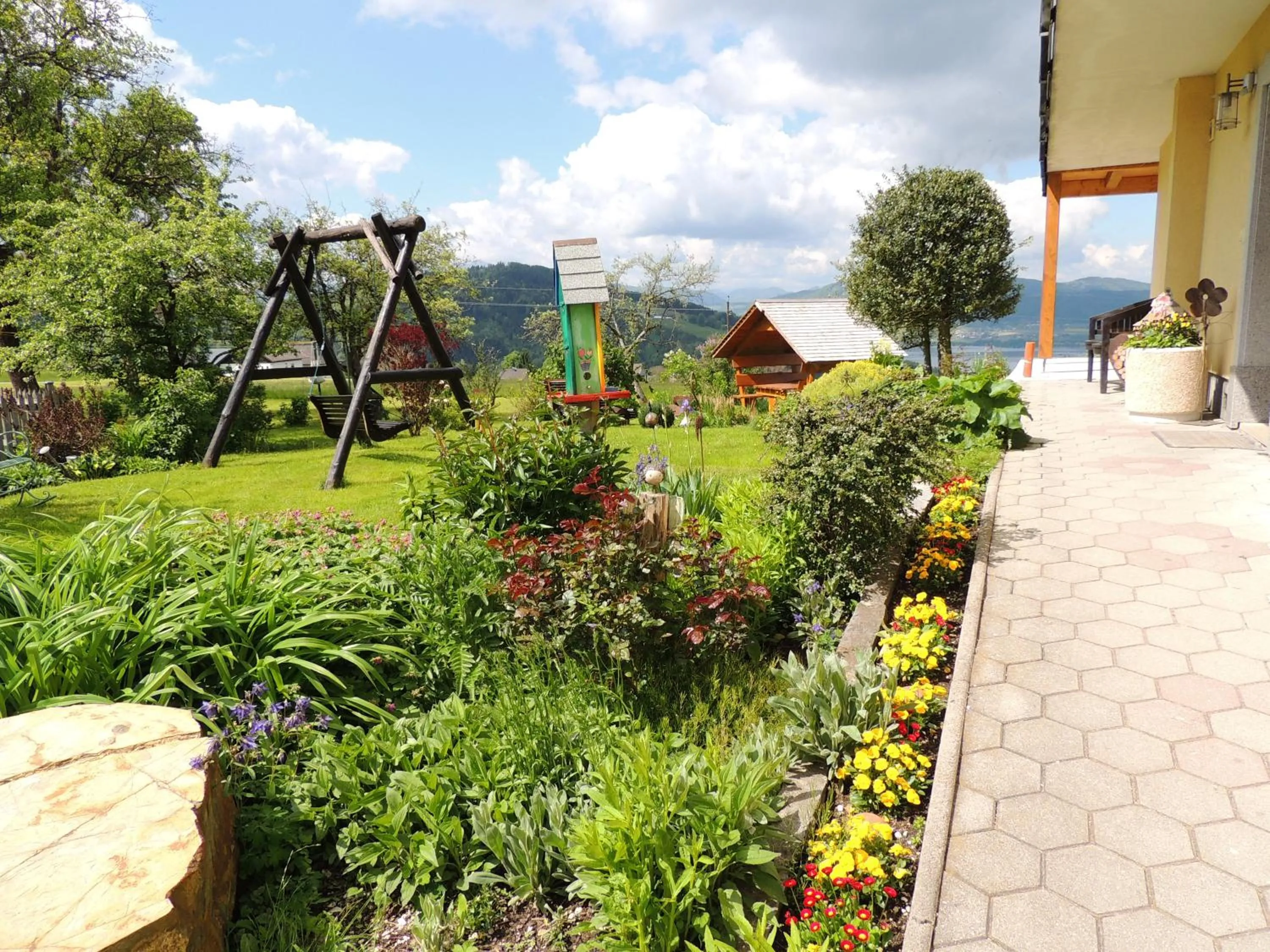 Garden in Ferienwohnungen Schöbringer