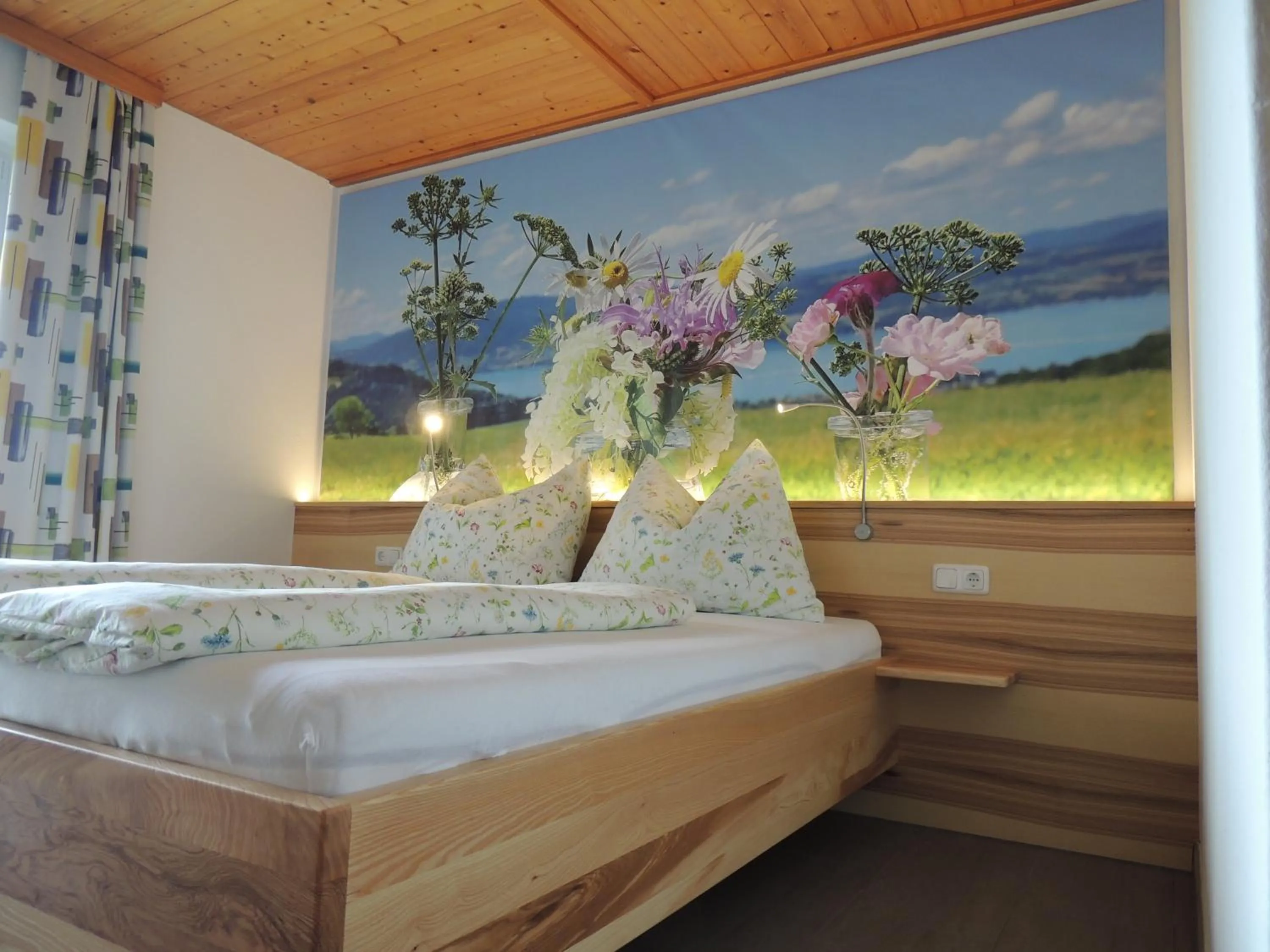 Bed in Ferienwohnungen Schöbringer