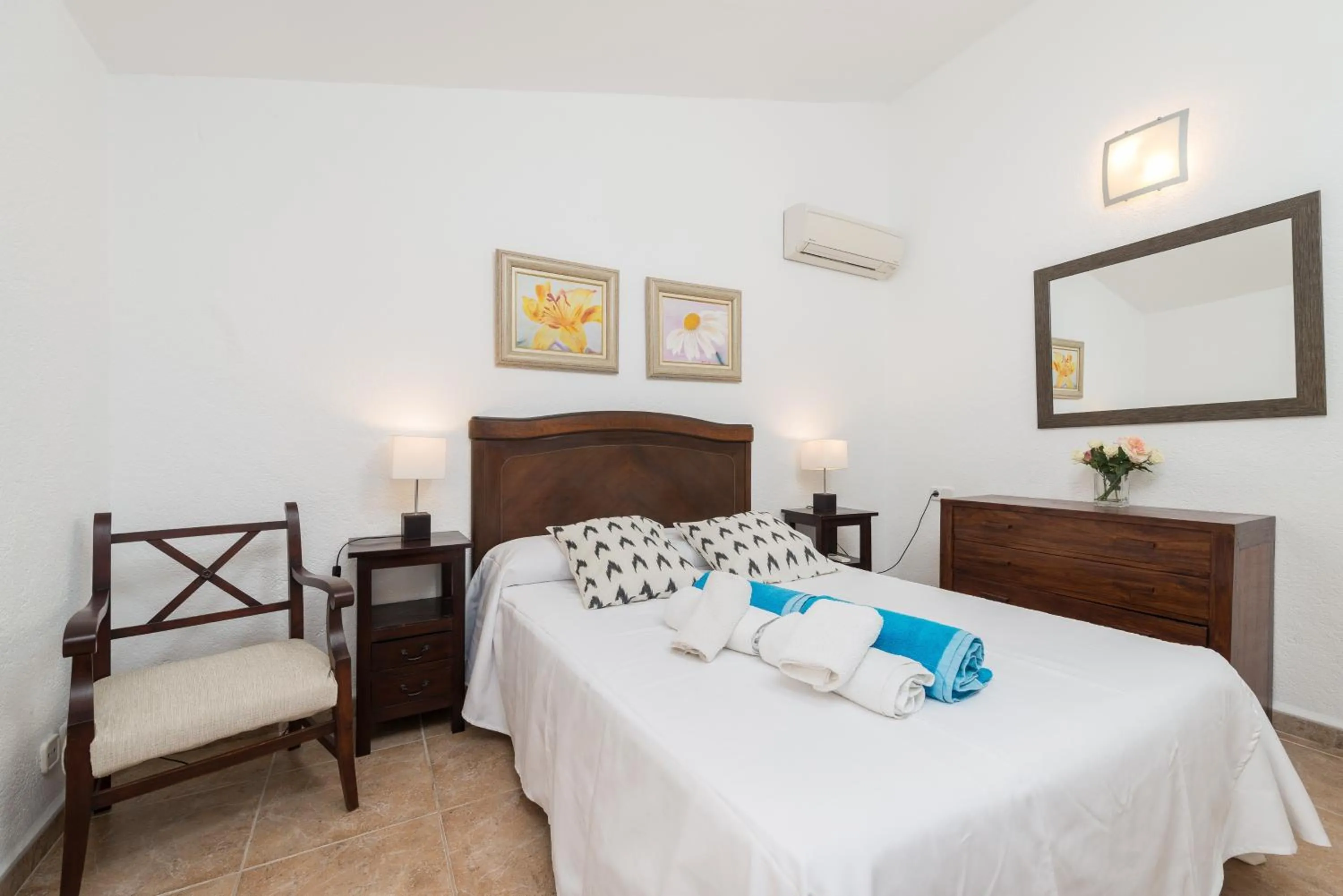 Living room, Bed in Finca Coster