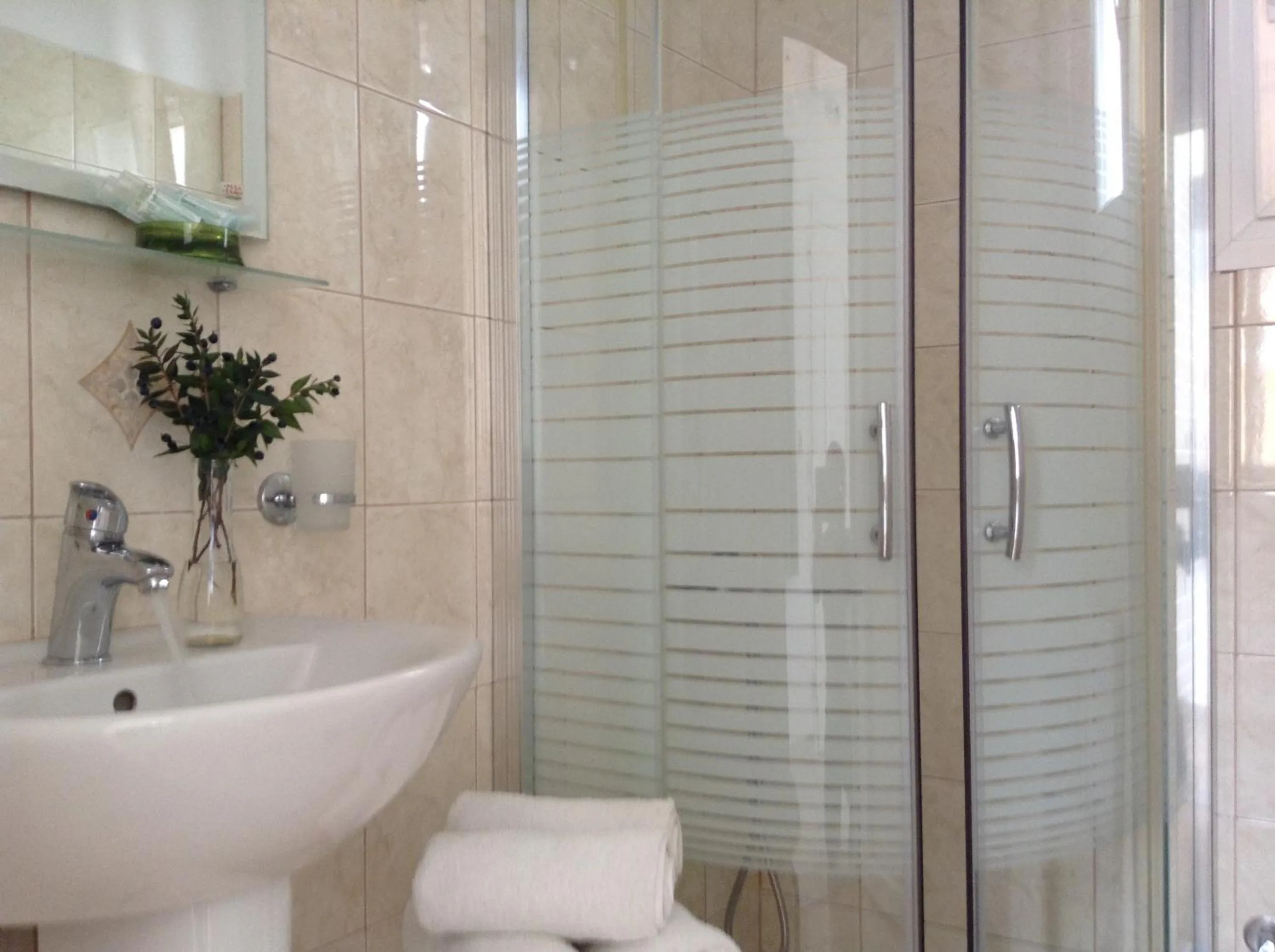 Shower in San Lazzaro