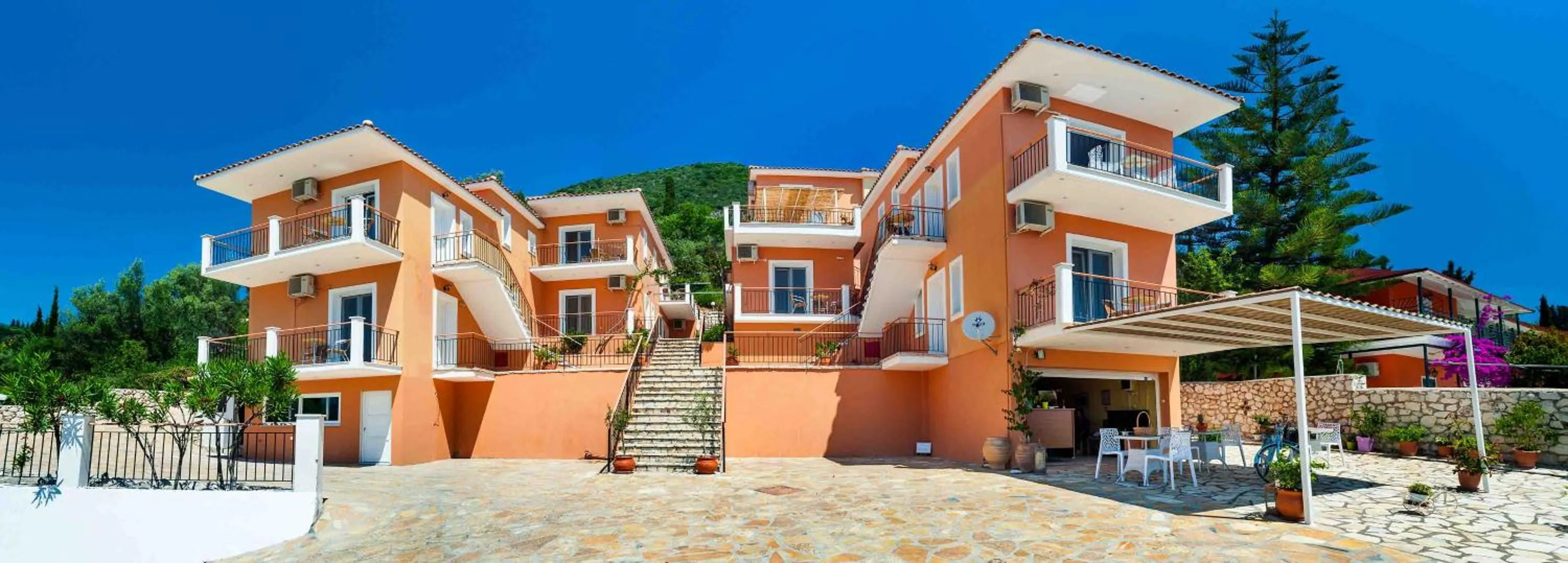 Facade/entrance in San Lazzaro