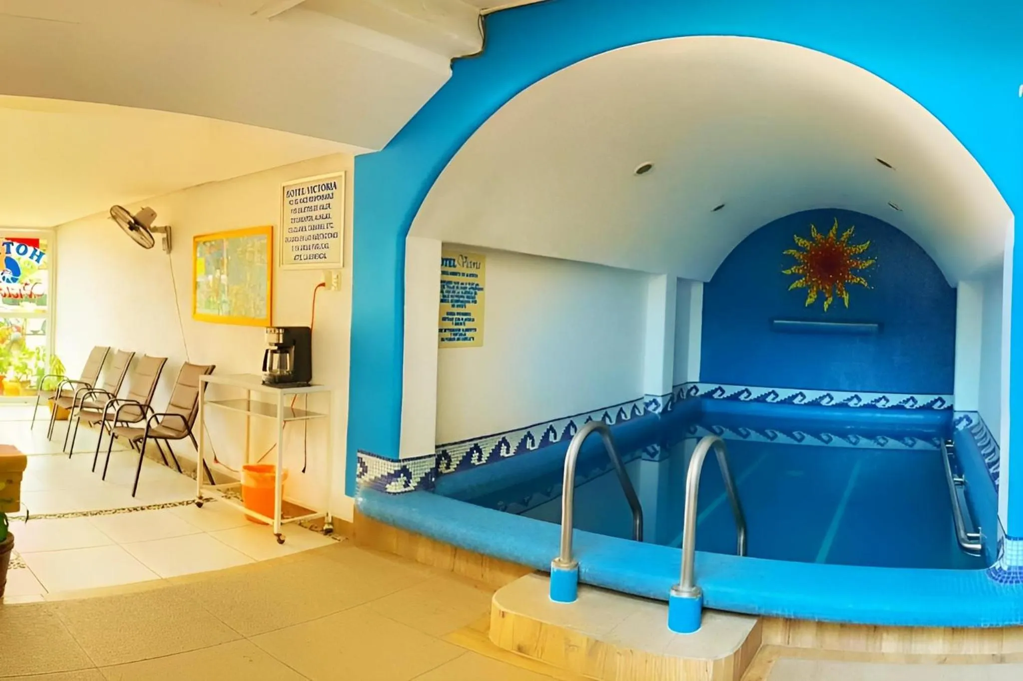 Swimming pool in Hotel Victoria