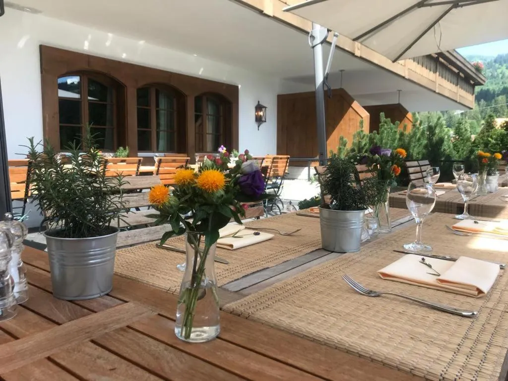 Restaurant/places to eat in Hotel des Alpes Superieur