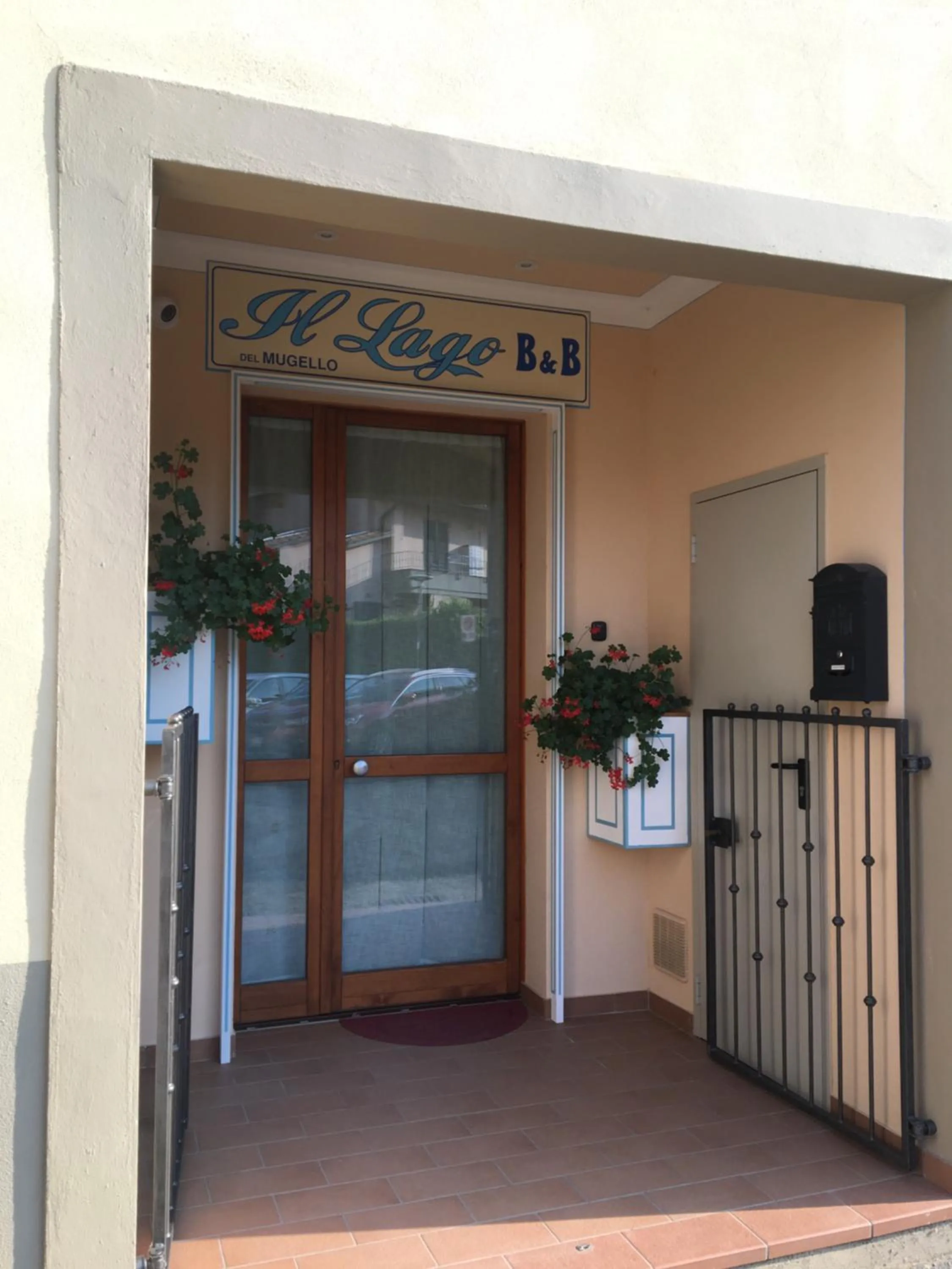 Facade/entrance in Il lago del Mugello B&B