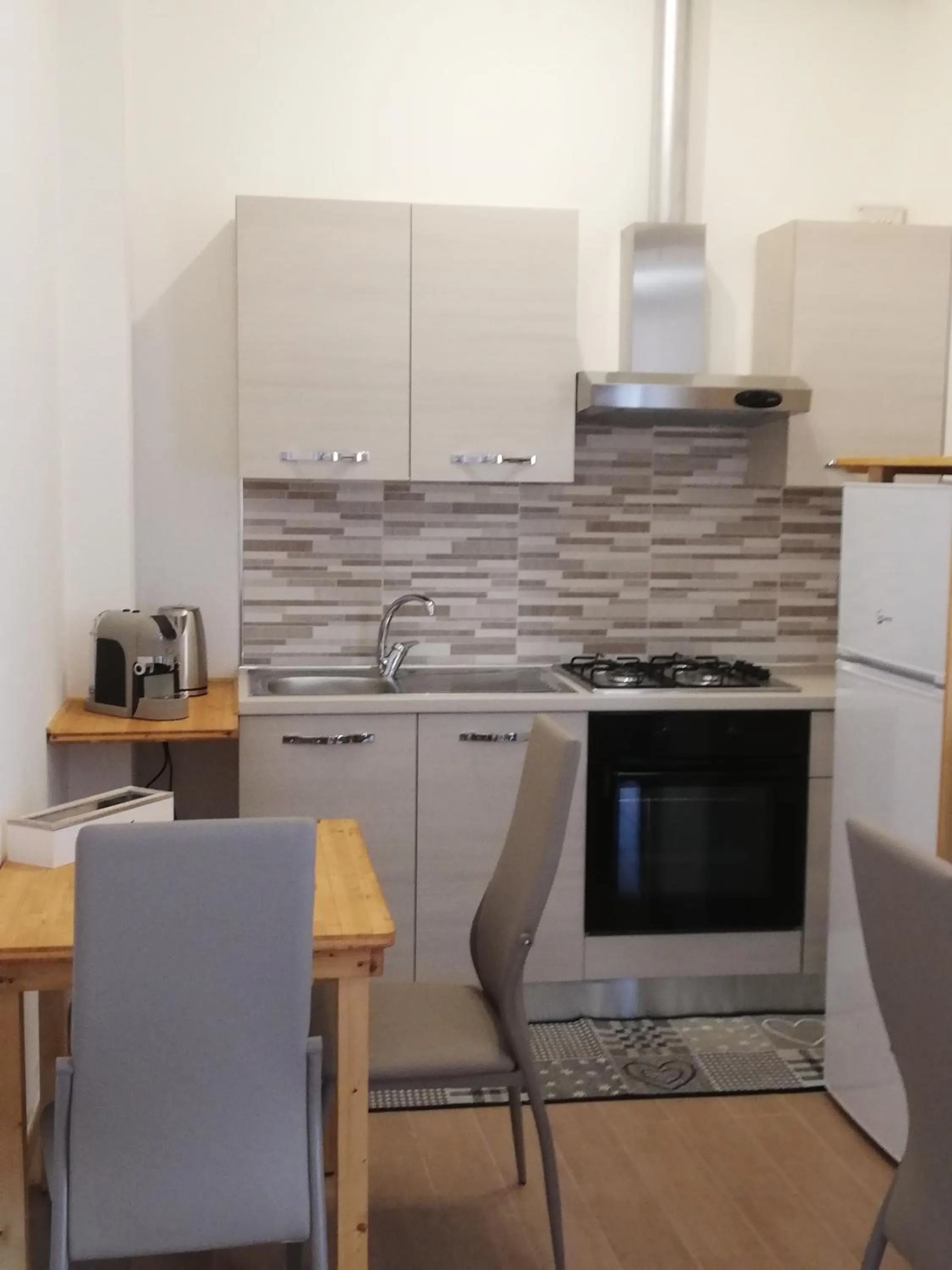 Communal kitchen in Il lago del Mugello B&B