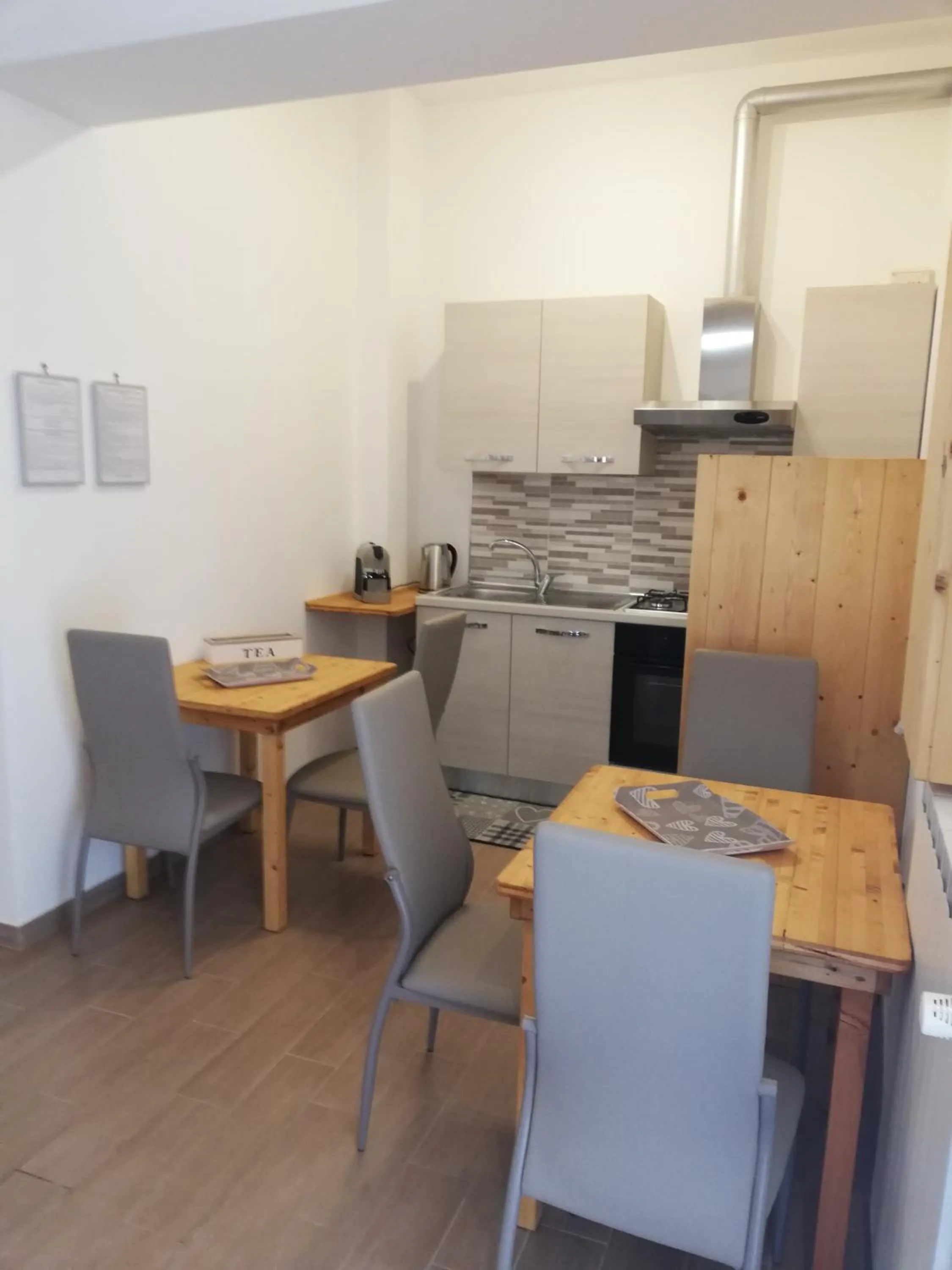 Communal kitchen in Il lago del Mugello B&B