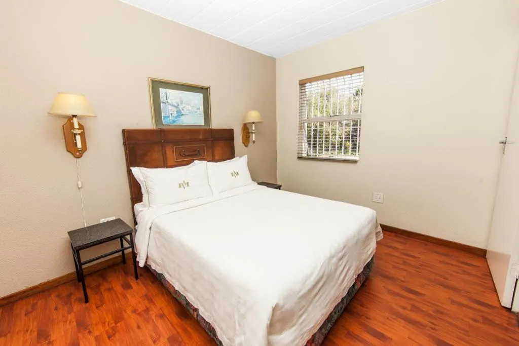 Bedroom, Bed in Vetho 2 Apartments OR Tambo Airport
