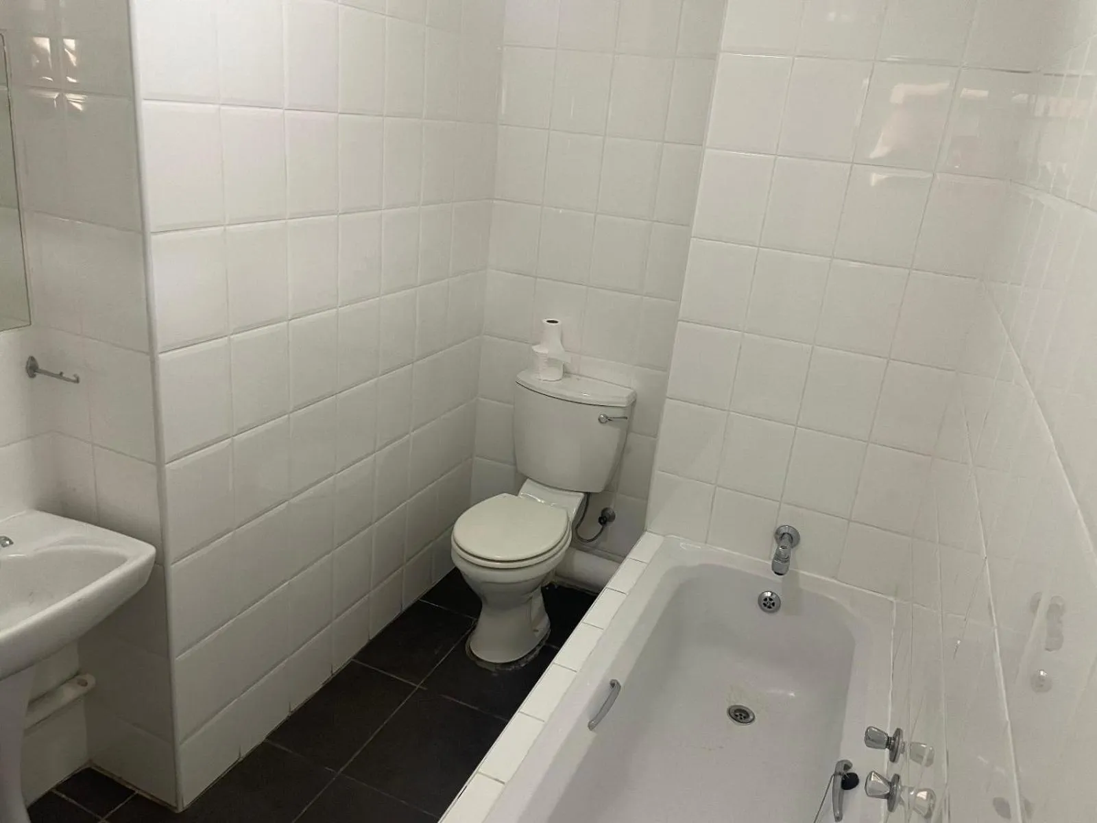 Toilet in Vetho 2 Apartments OR Tambo Airport