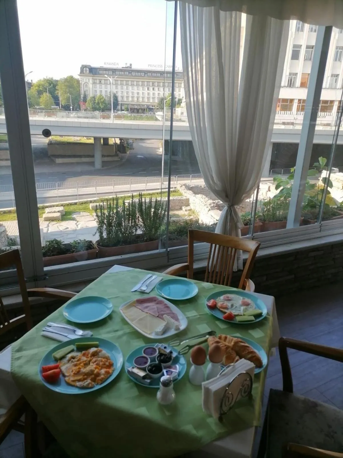 Dining area in Hotel Odeon