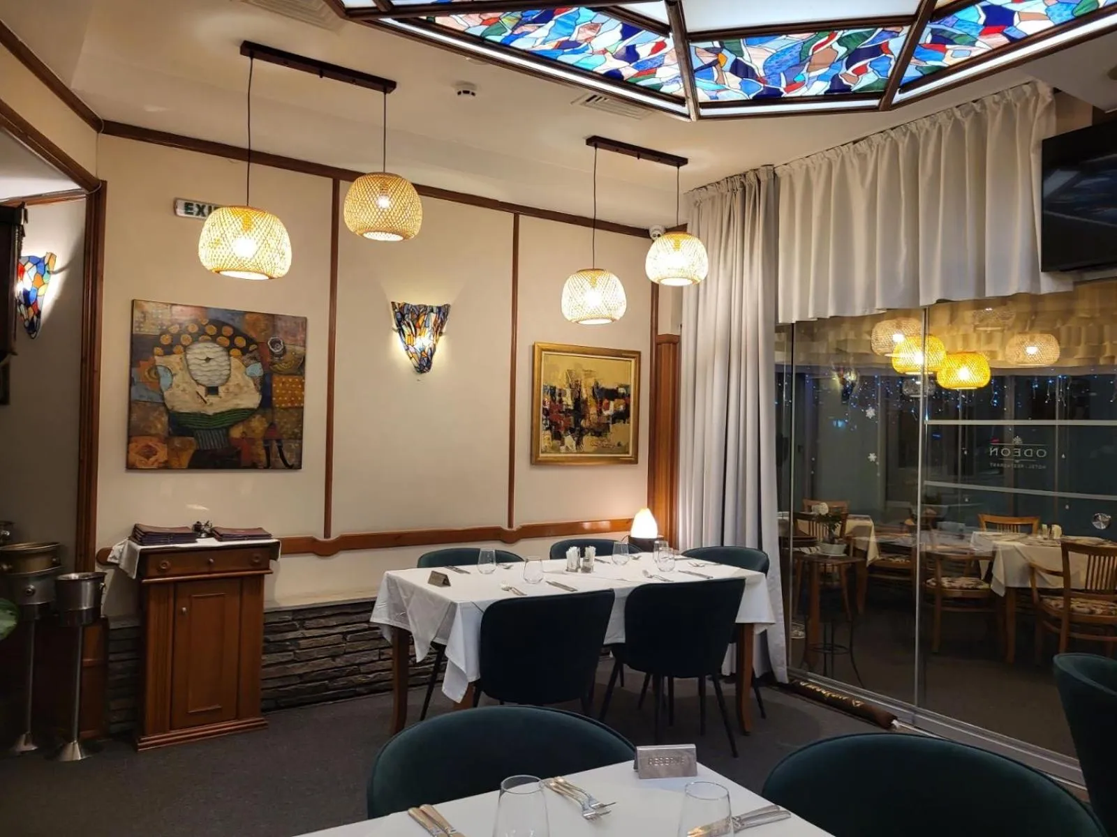 Restaurant/places to eat in Hotel Odeon