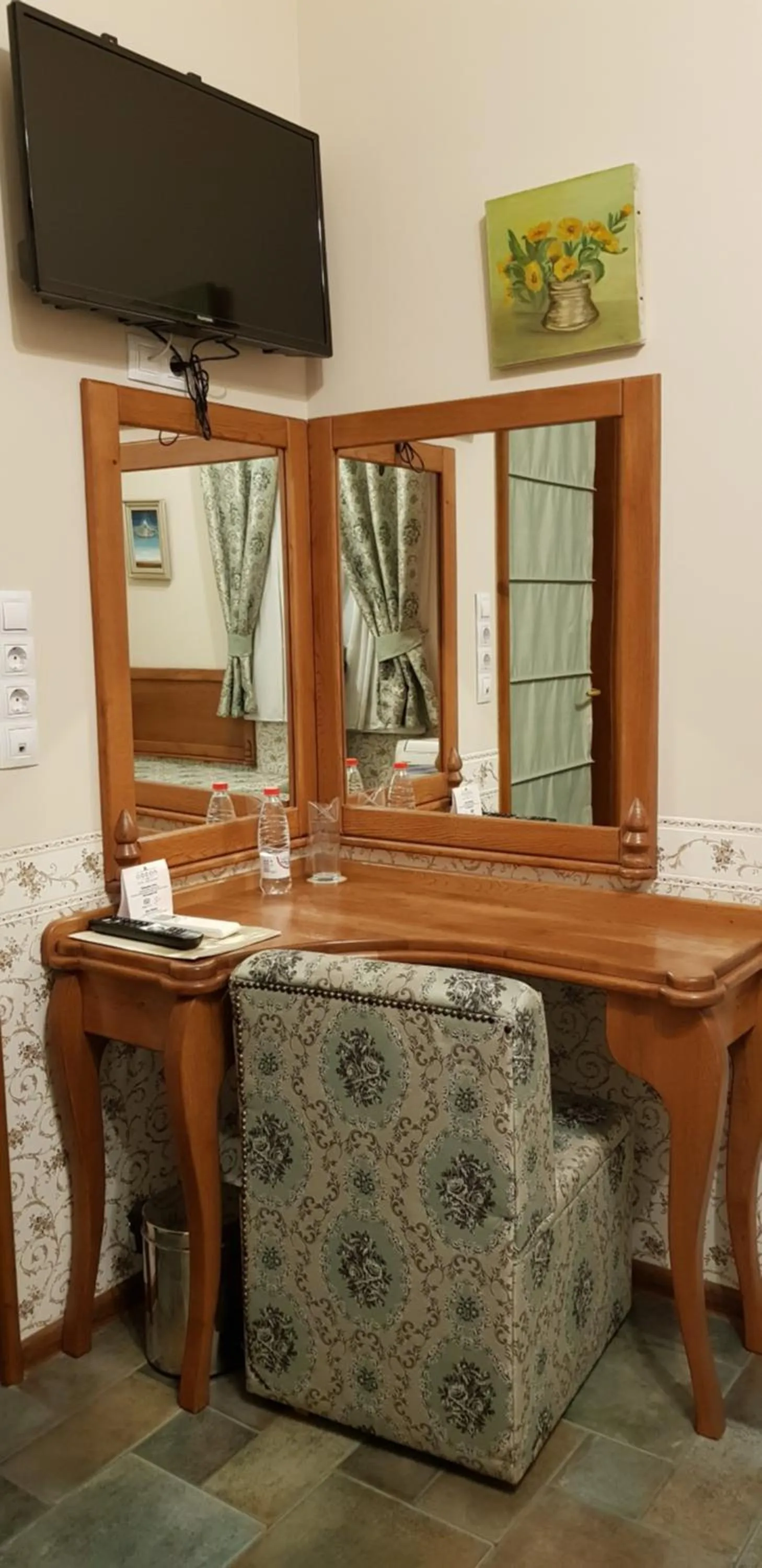 TV and multimedia in Hotel Odeon