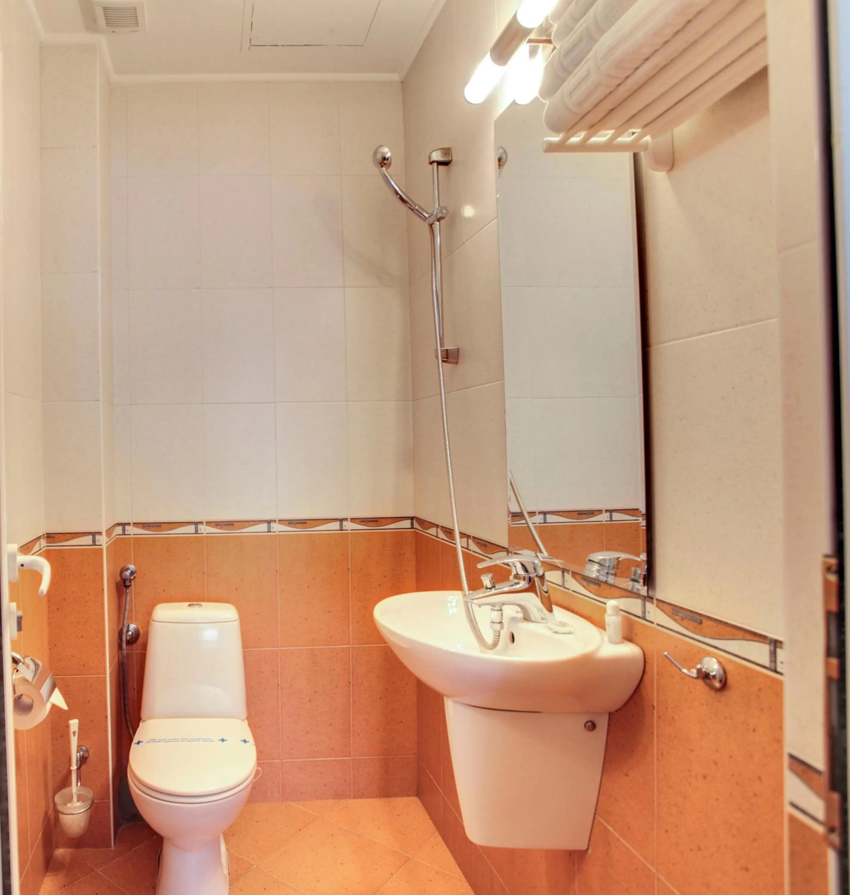 Shower in Hotel Odeon