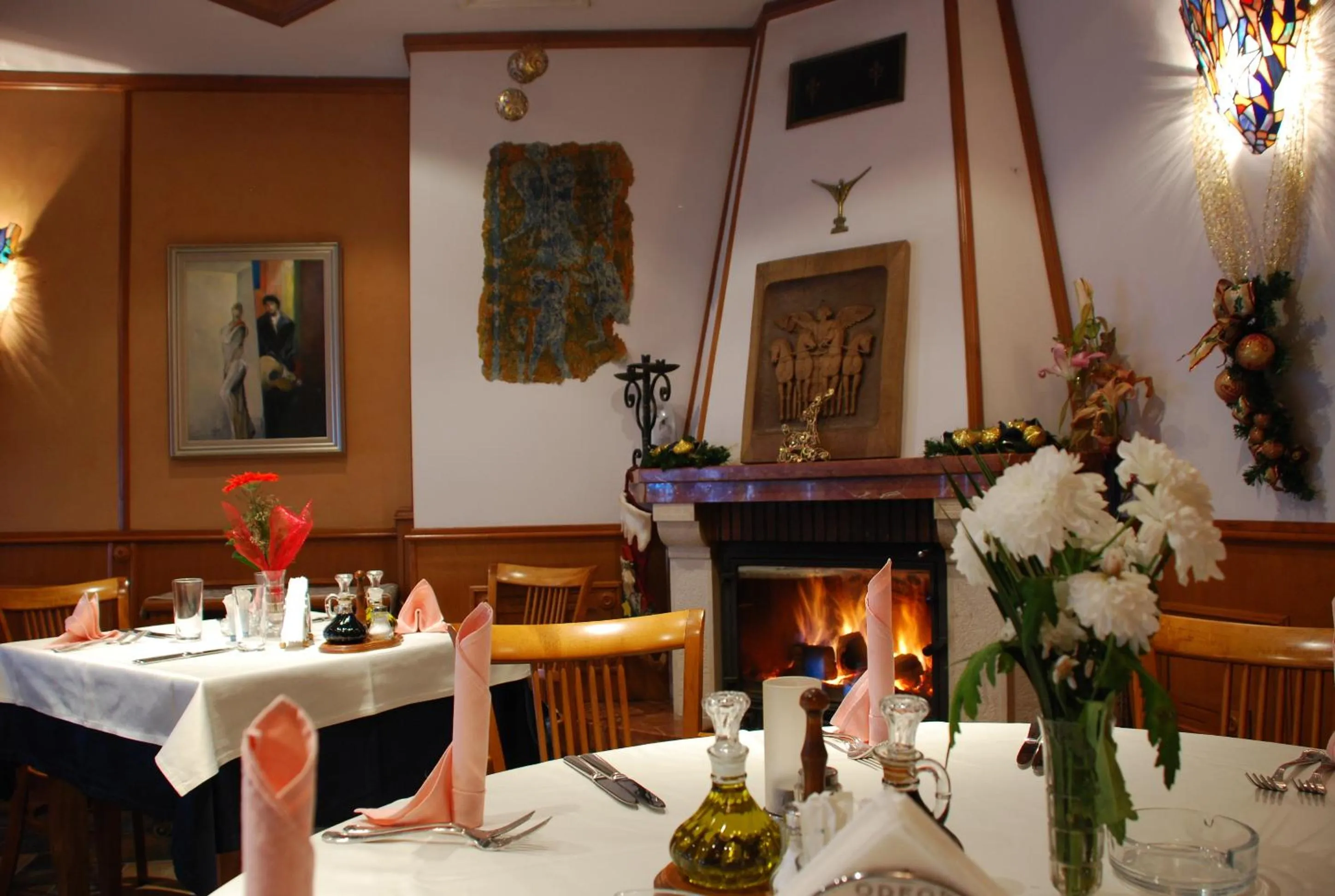 Restaurant/places to eat in Hotel Odeon