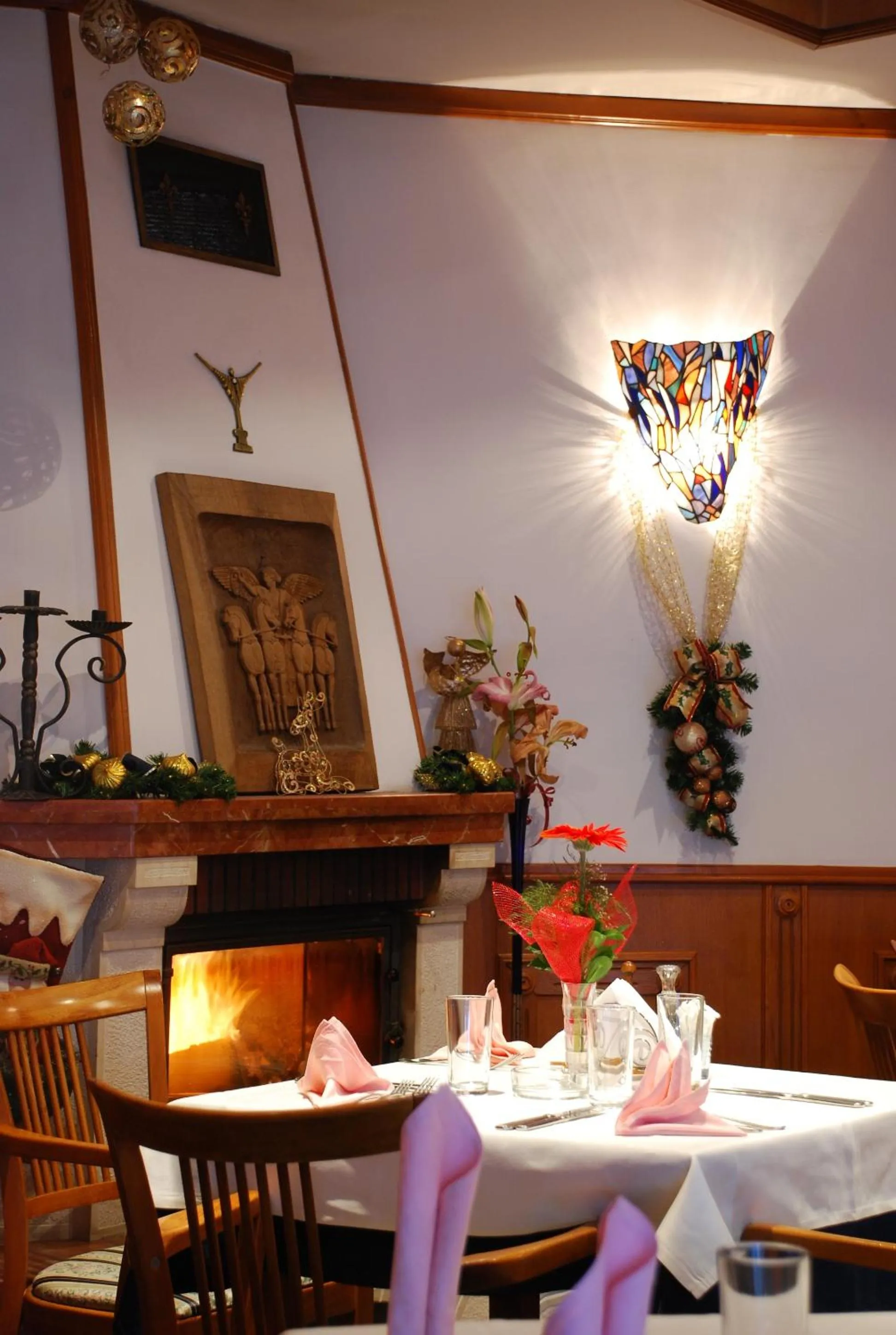 Restaurant/places to eat in Hotel Odeon