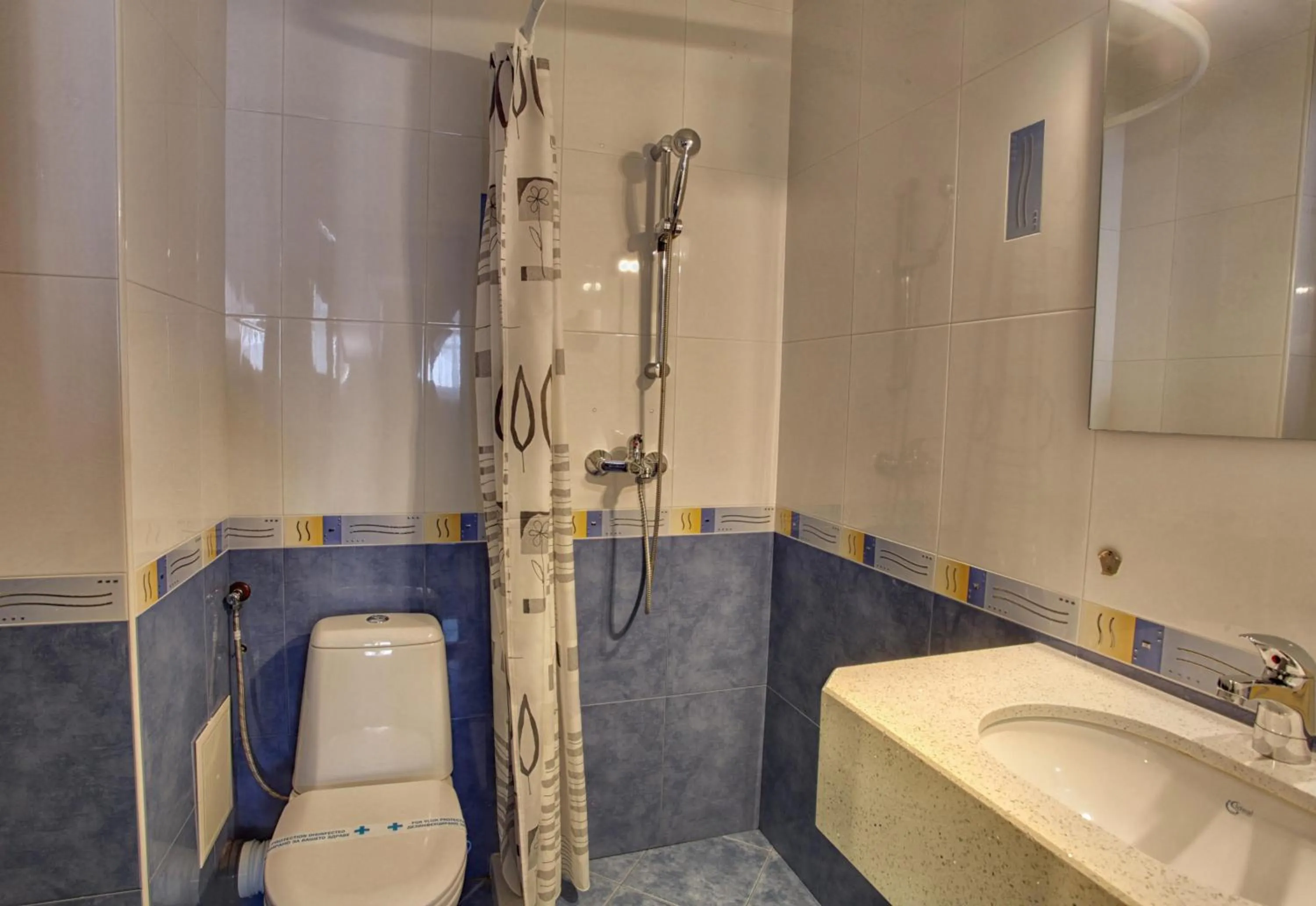 Shower in Hotel Odeon