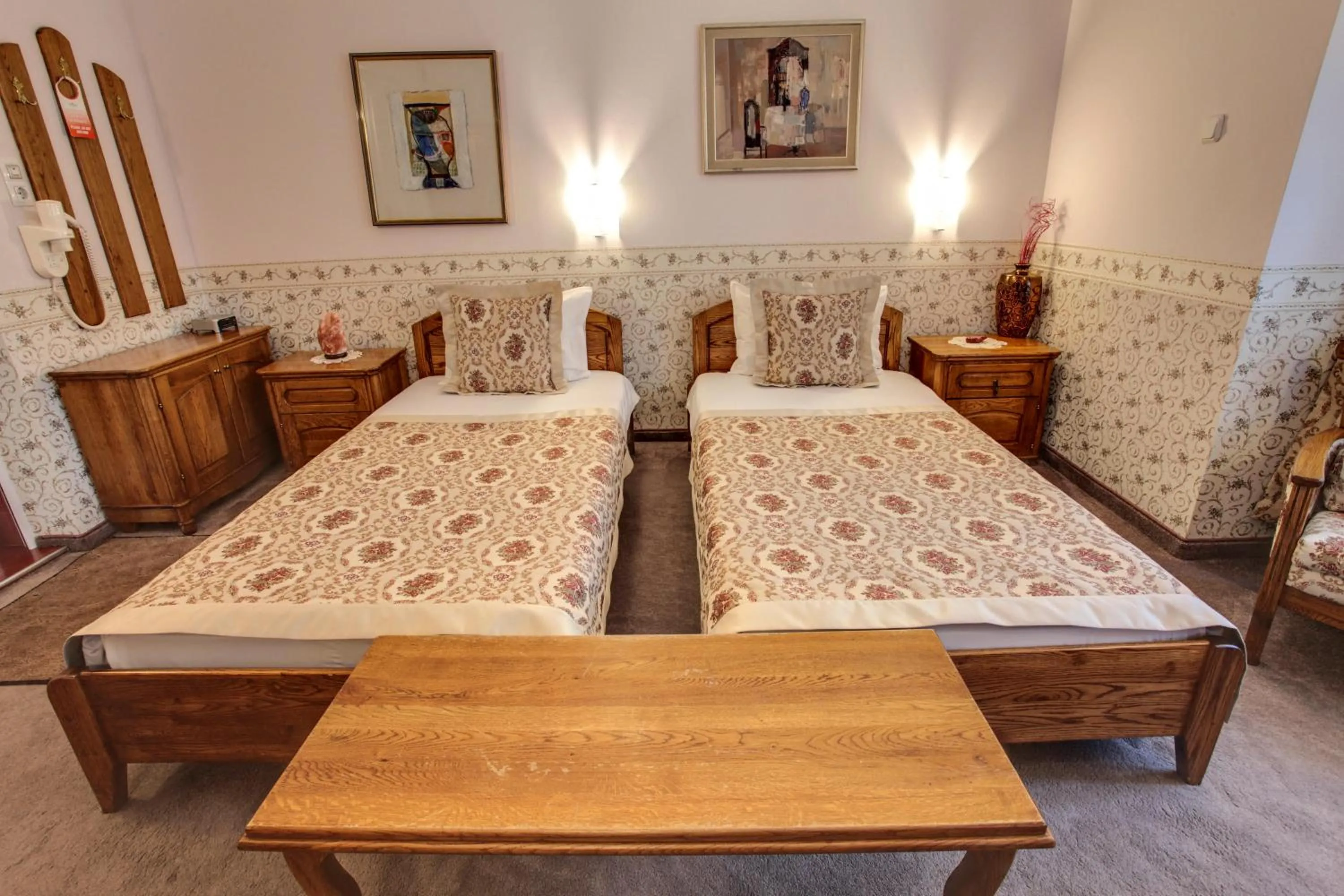 Photo of the whole room, Bed in Hotel Odeon