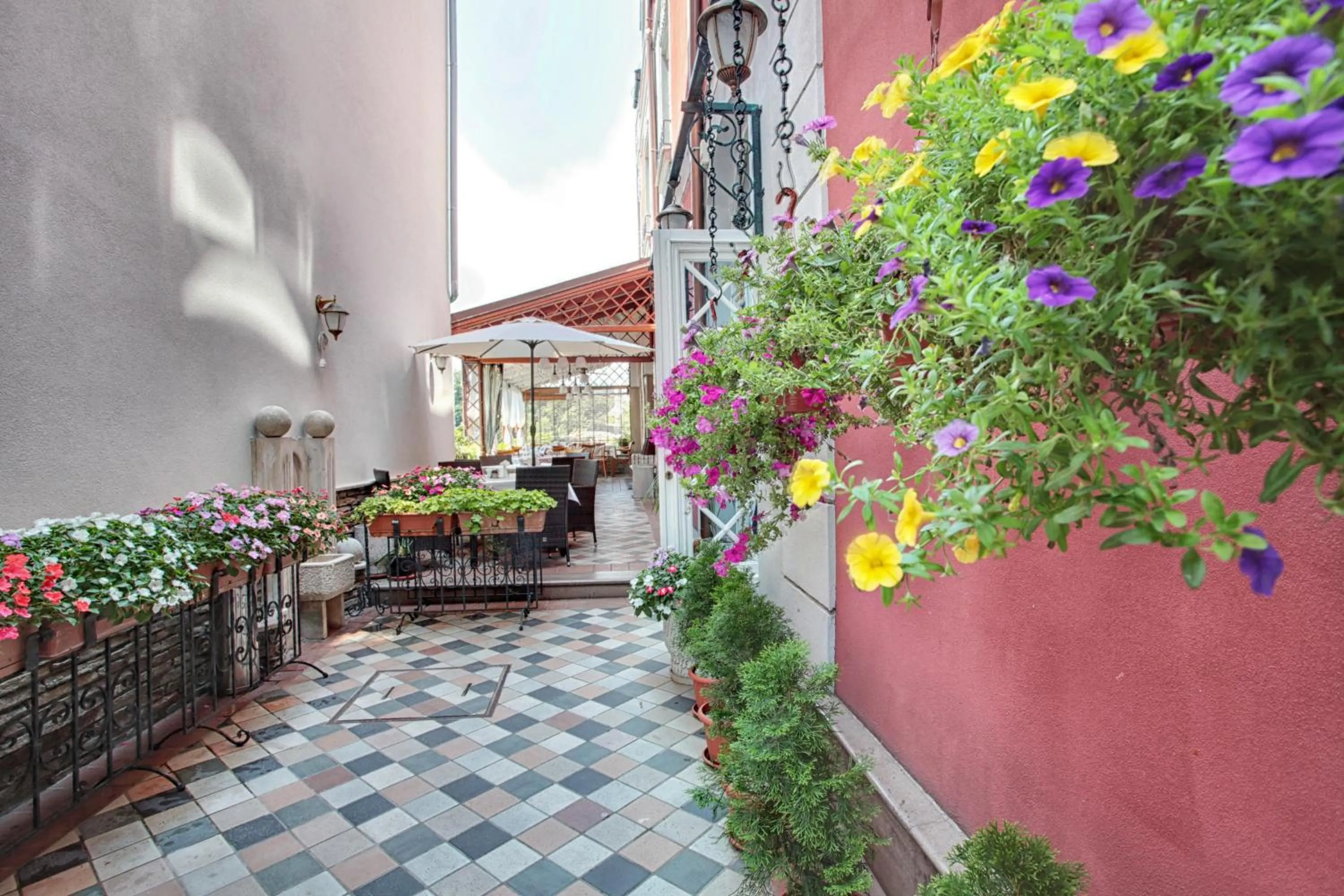 Patio in Hotel Odeon