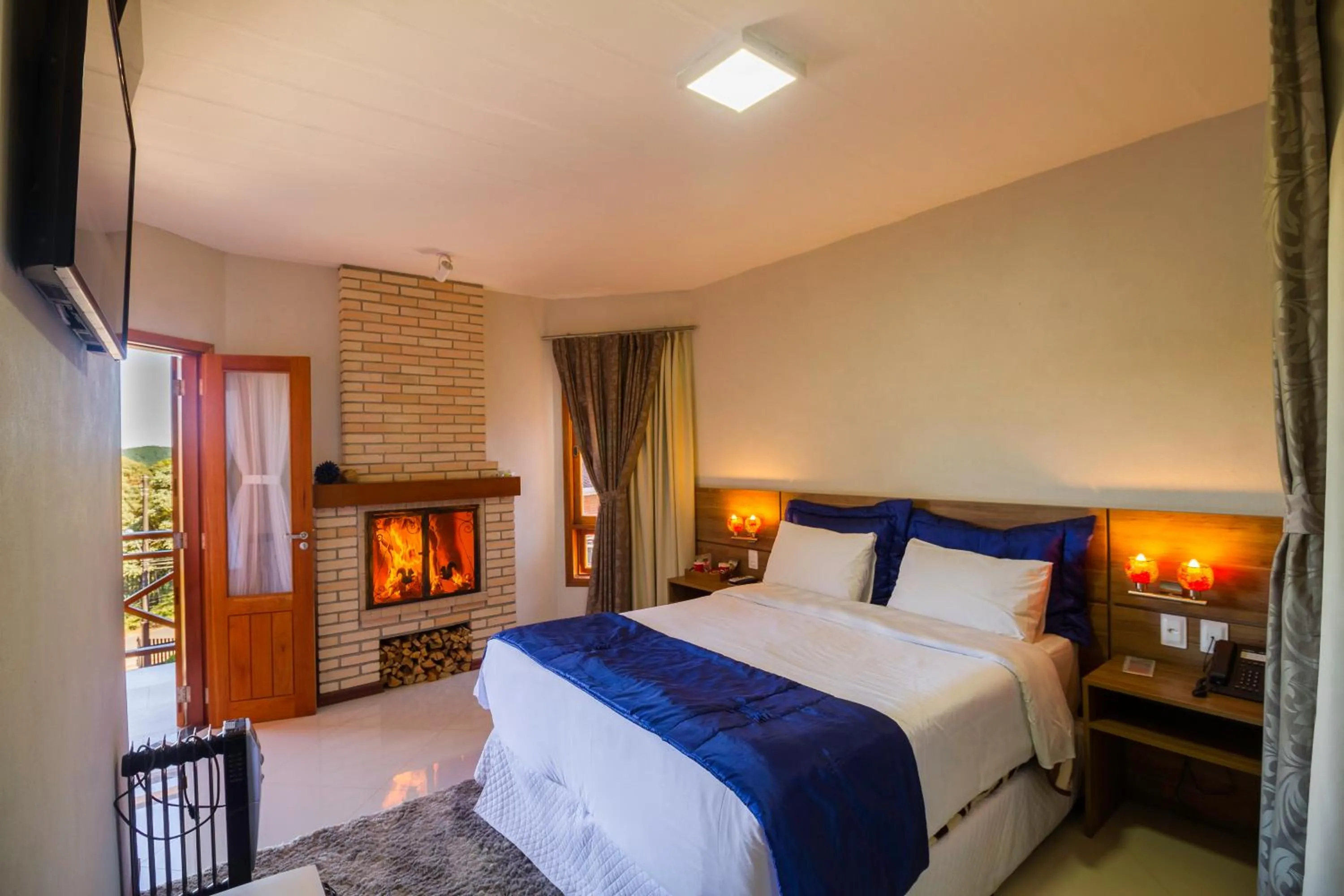 Decorative detail, Bed in Pousada Suiça Mineira Centro