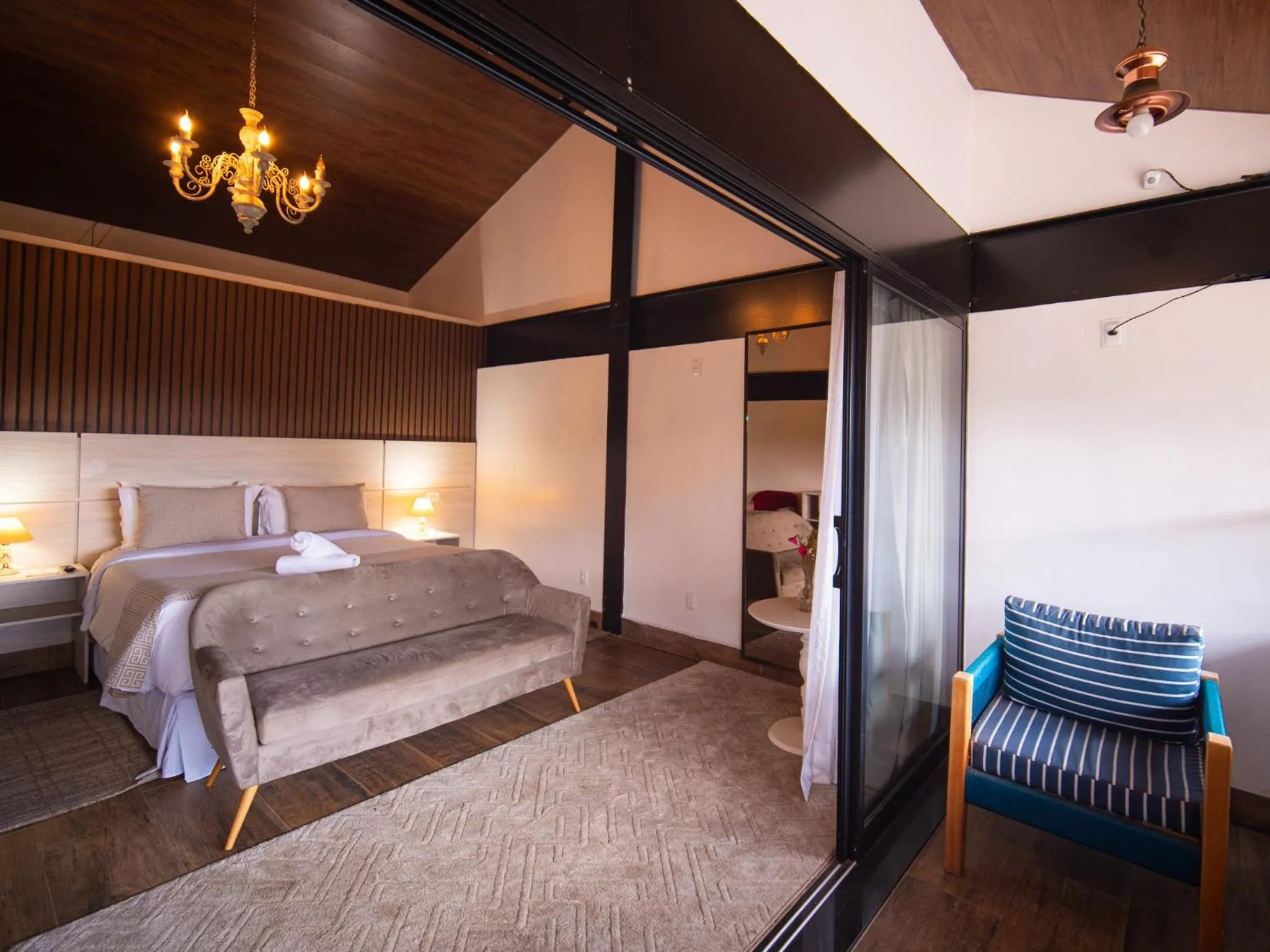 View (from property/room), Bed in Pousada Suiça Mineira Centro