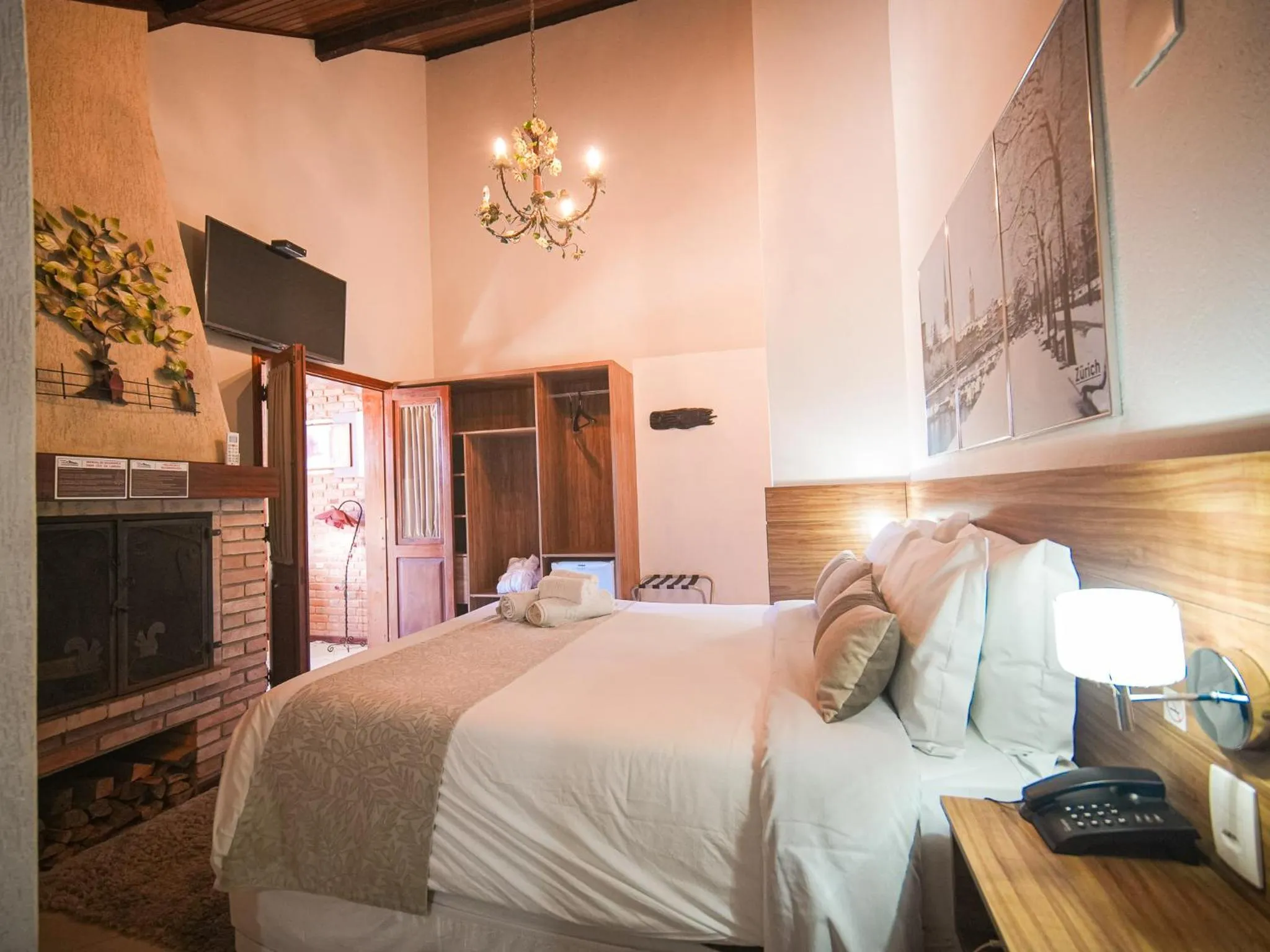 TV and multimedia, Bed in Pousada Suiça Mineira Centro