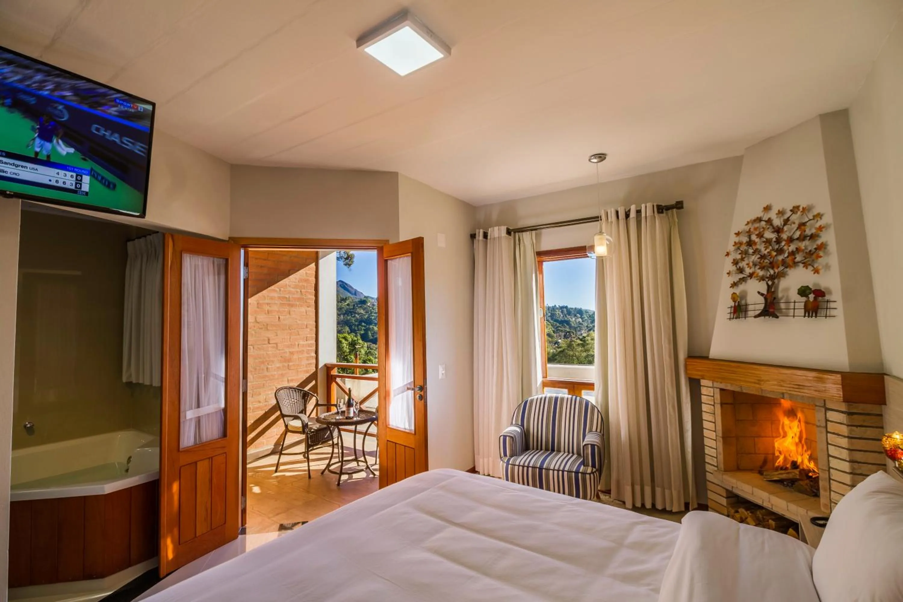 Photo of the whole room, Bed in Pousada Suiça Mineira Centro