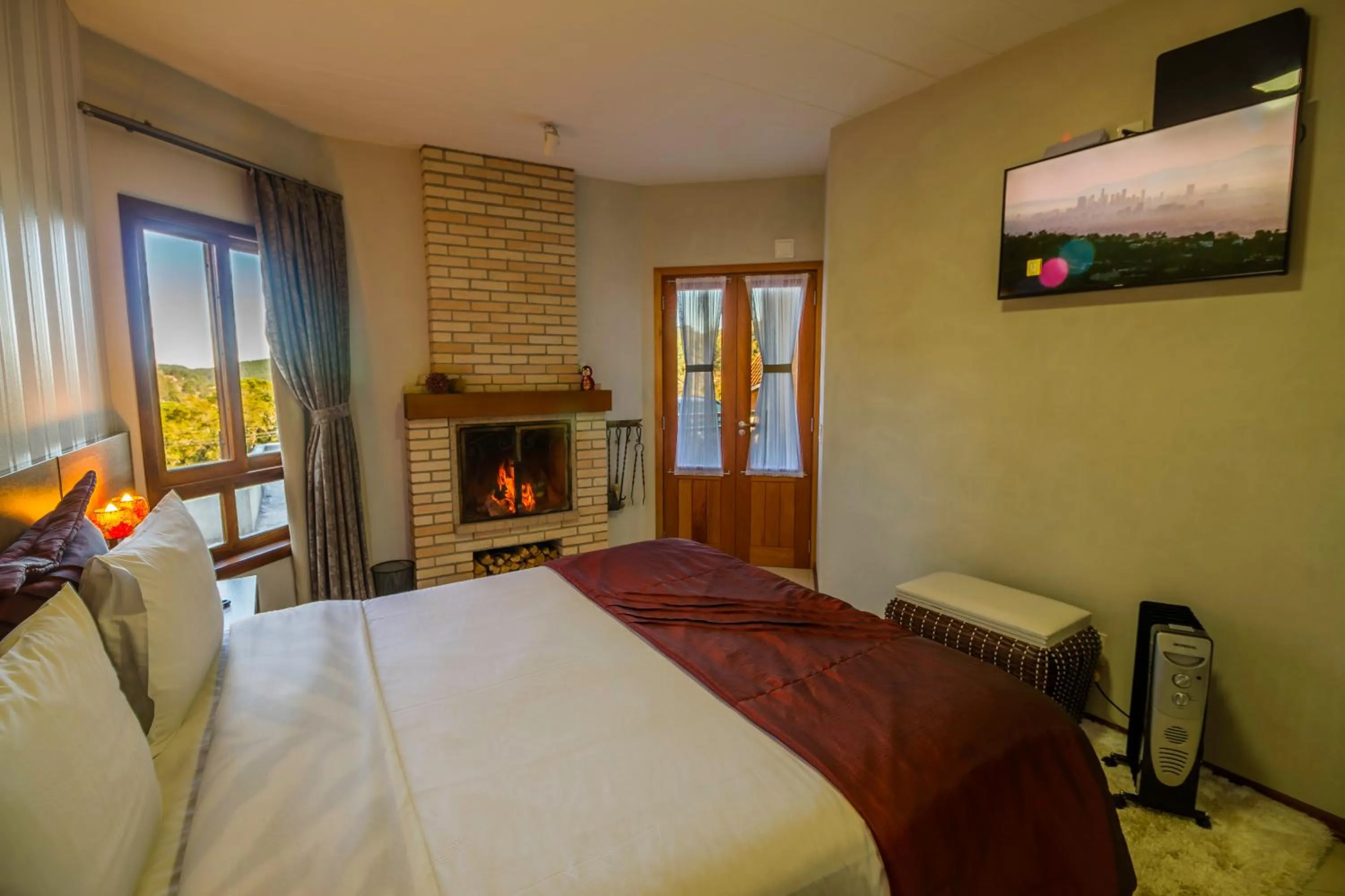 Photo of the whole room, Bed in Pousada Suiça Mineira Centro