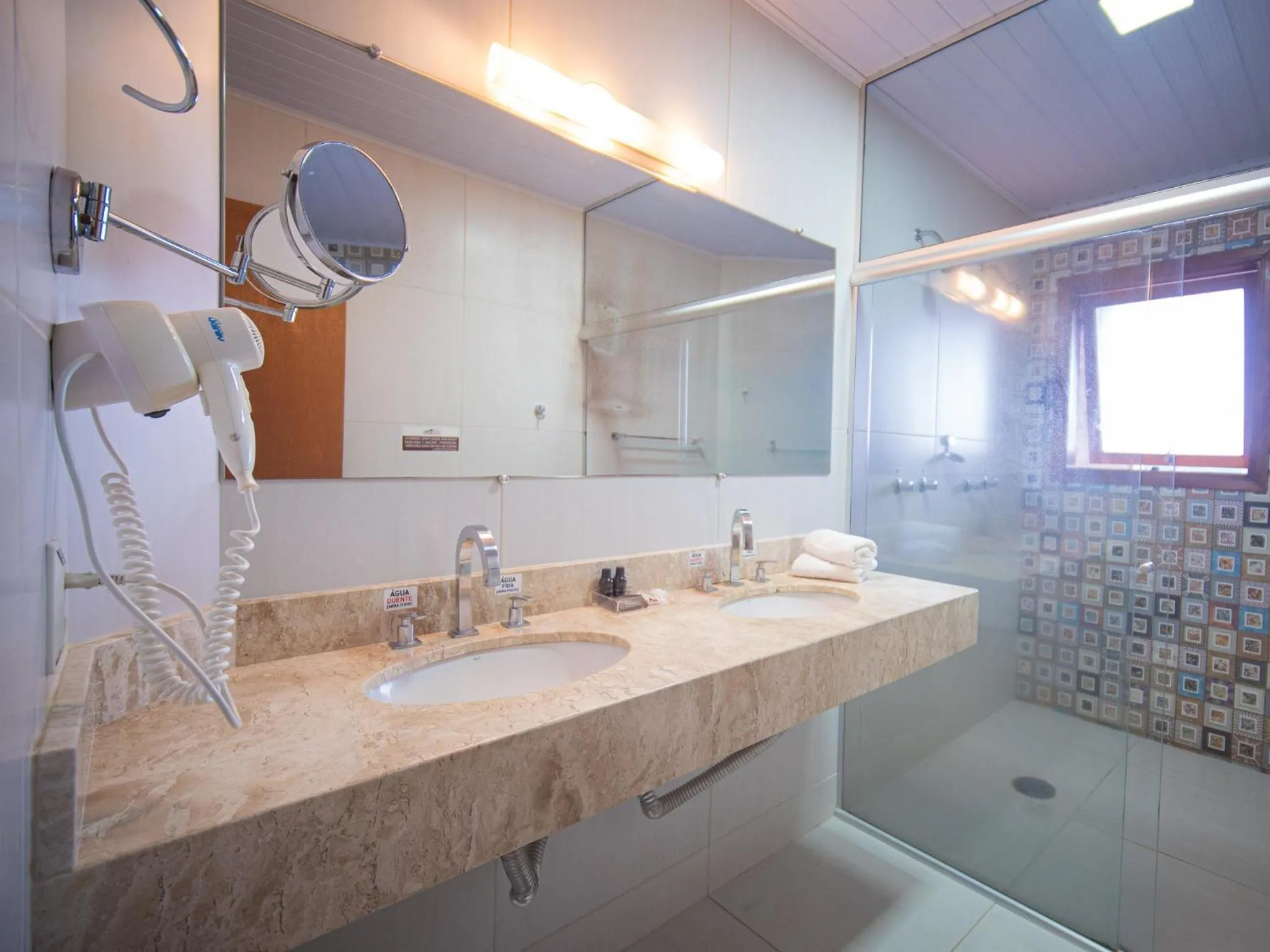 Shower in Pousada Suiça Mineira Centro