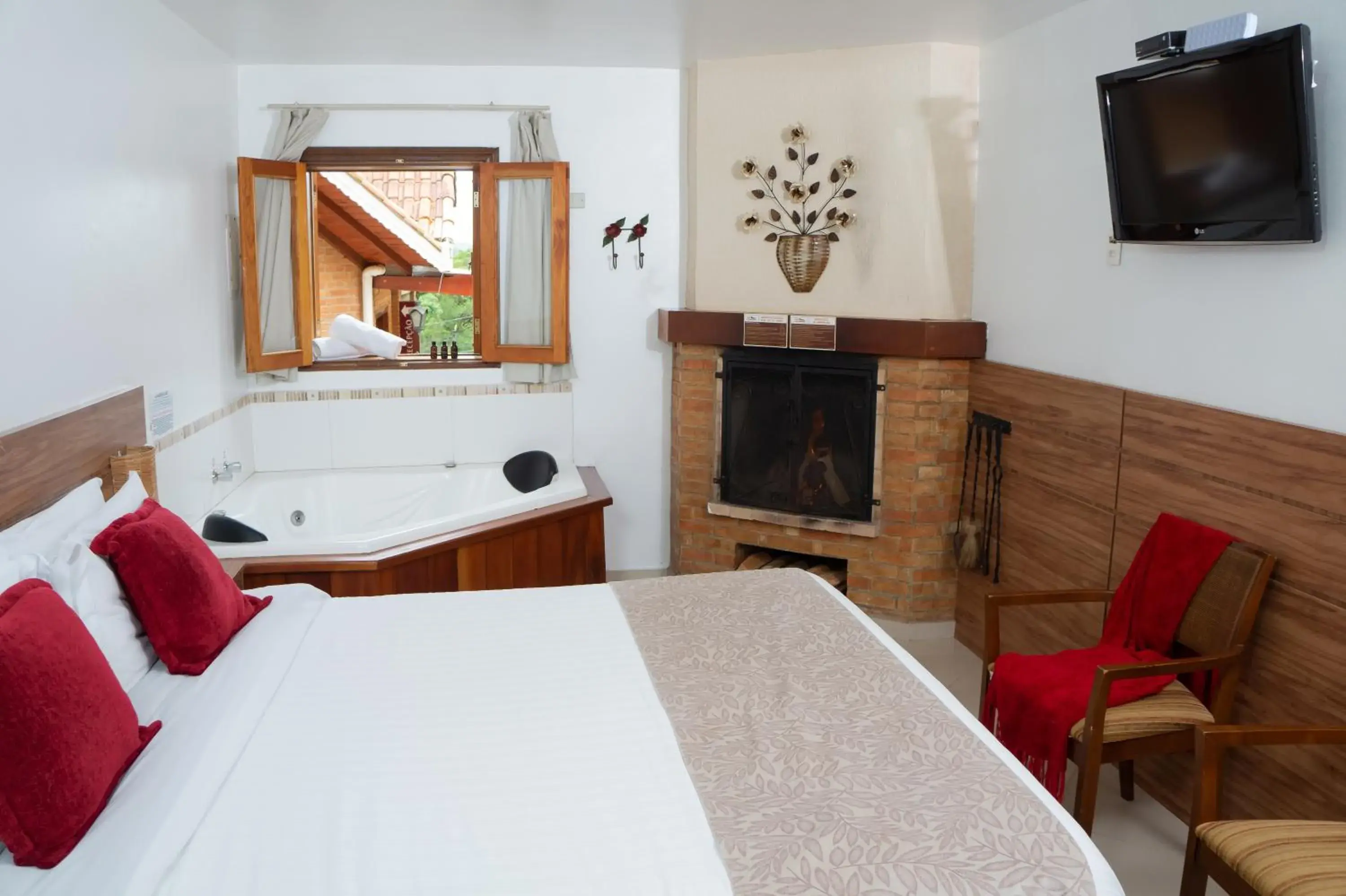 Junior Room with Hydro – Ground Floor in Pousada Suiça Mineira Centro Junior Room with Hydro – Ground Floor in Pousada Suiça Mineira Centro