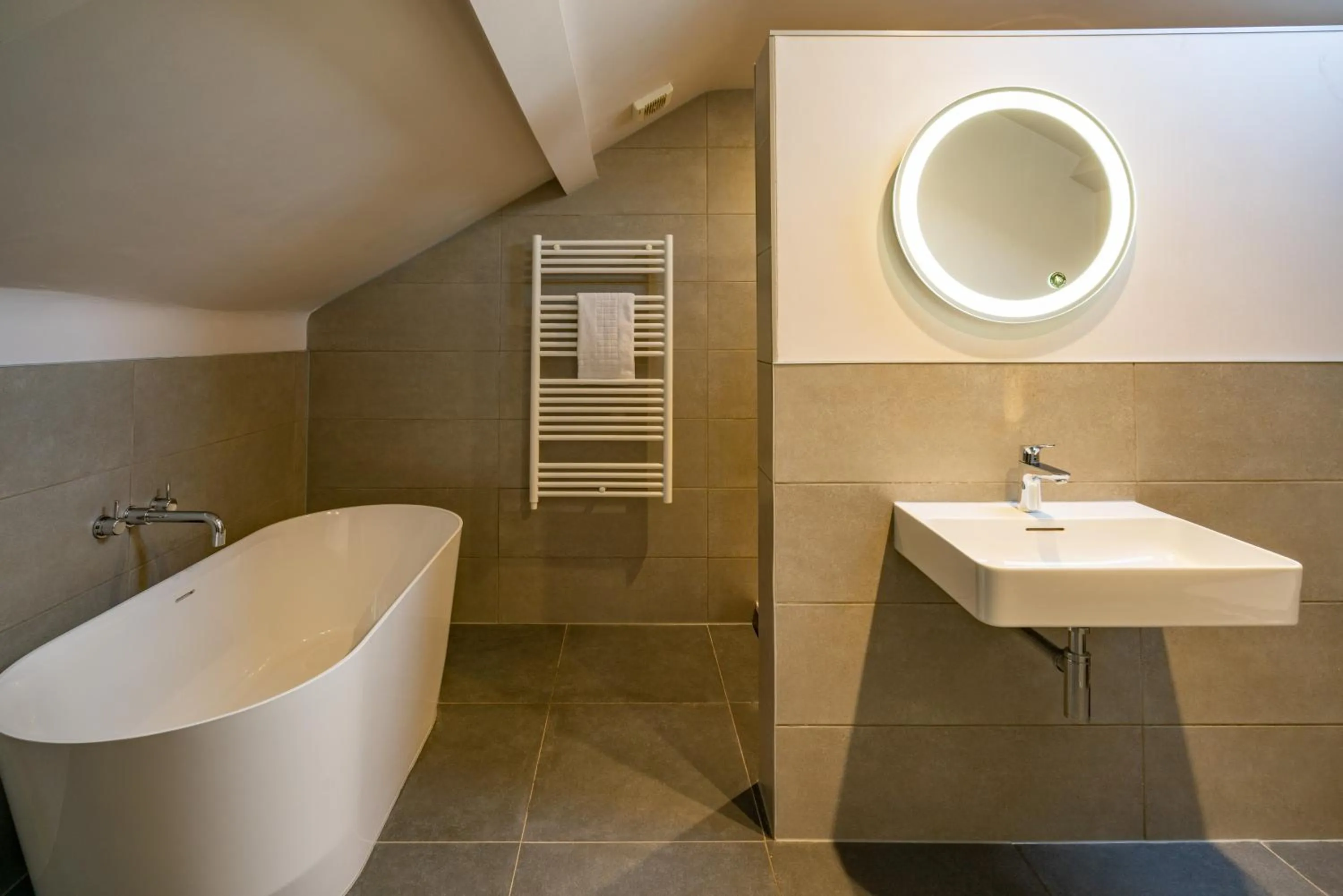 Bathroom in Crab & Boar