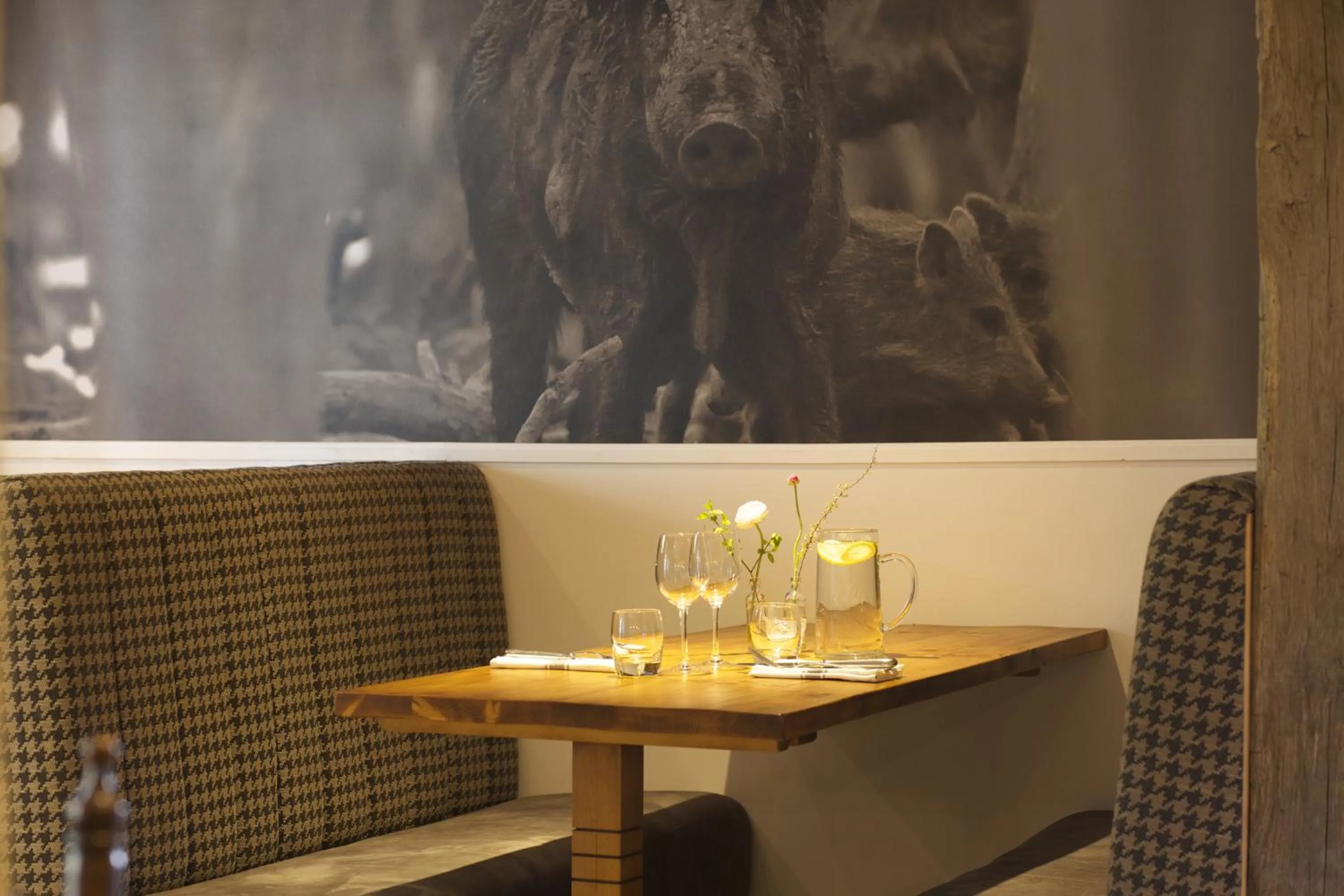 Restaurant/places to eat in Crab & Boar