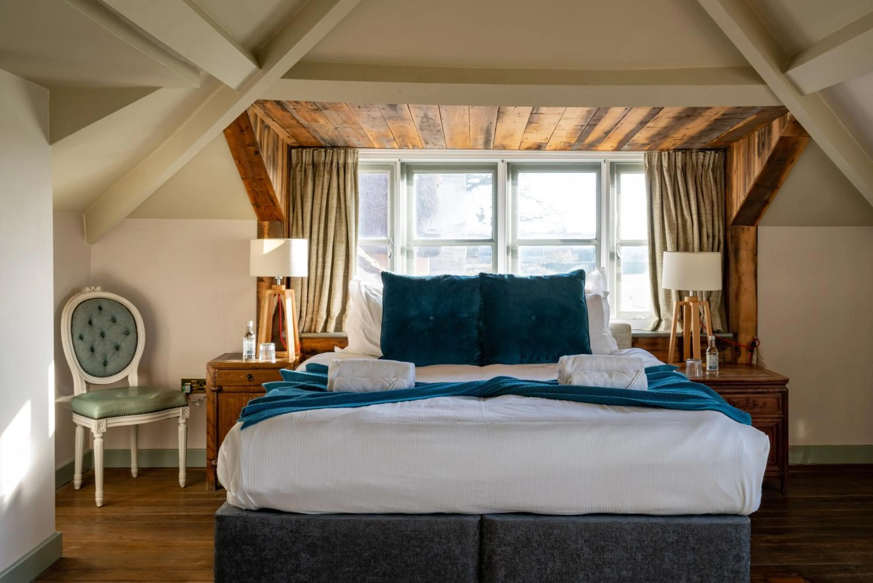 Photo of the whole room, Bed in Crab & Boar