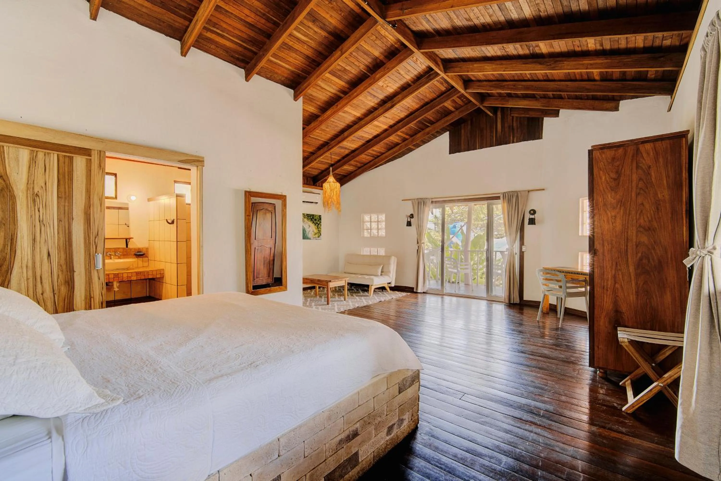 Bed in Cariblue Beach and Jungle Resort