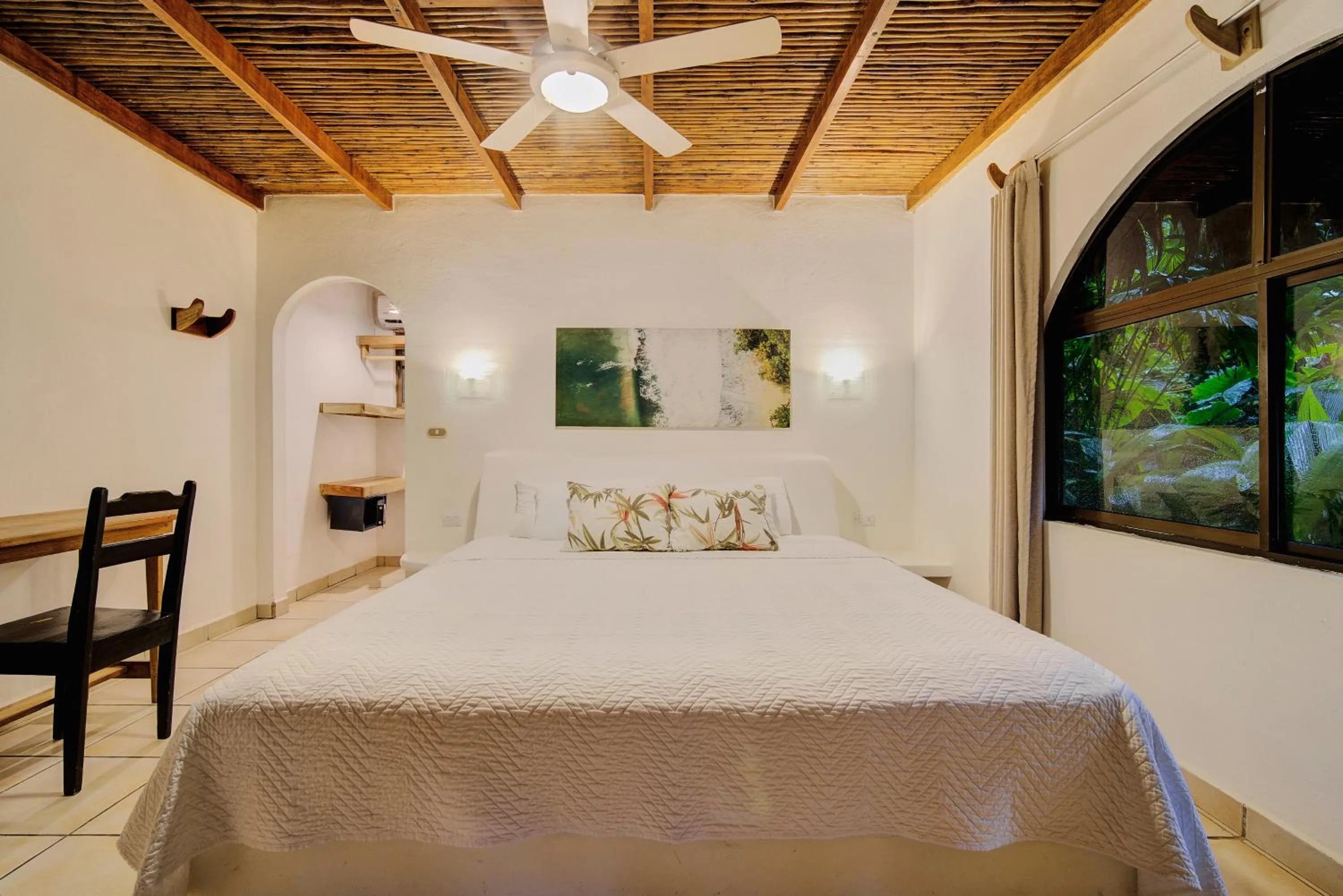 Bed in Cariblue Beach and Jungle Resort