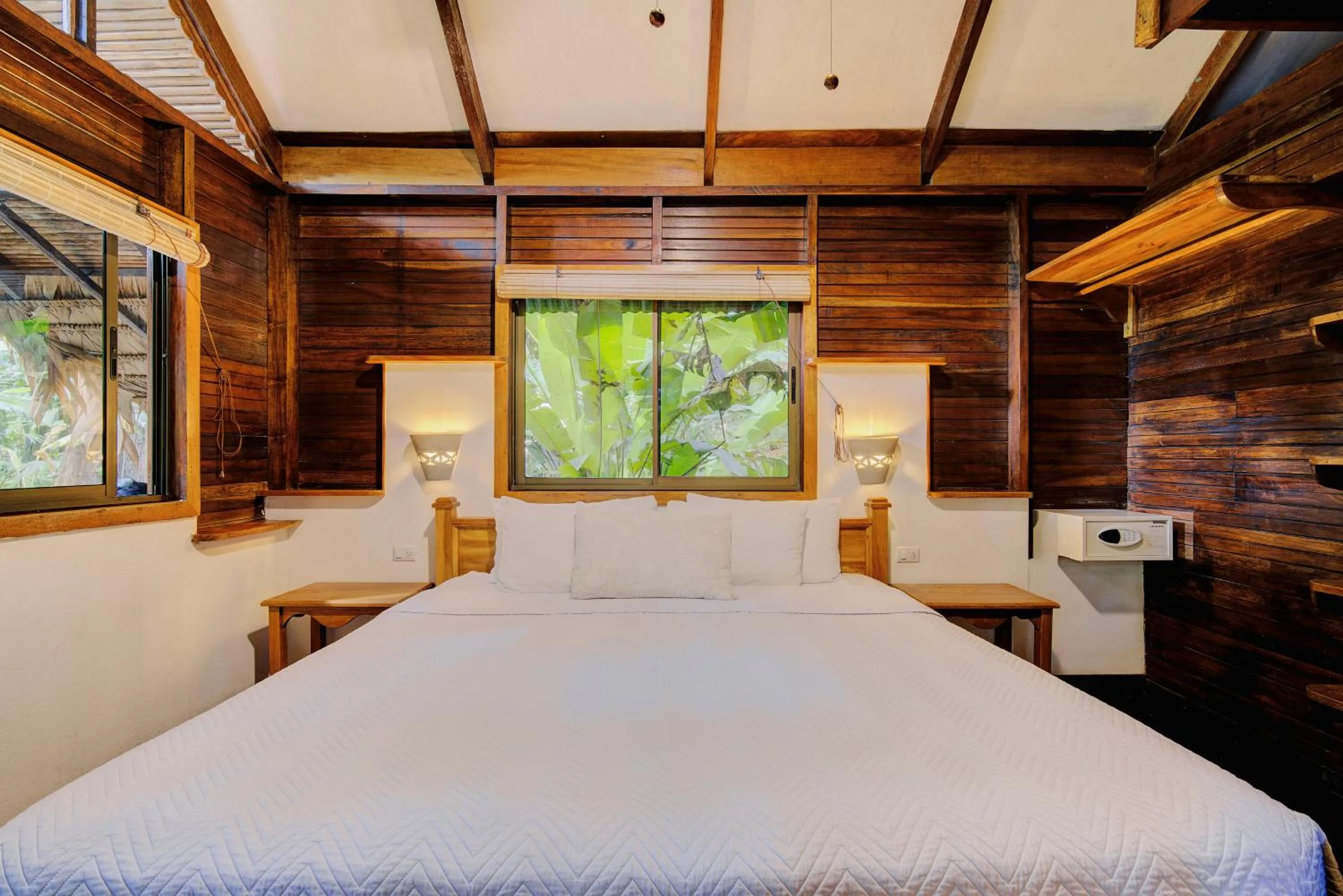 Bed in Cariblue Beach and Jungle Resort