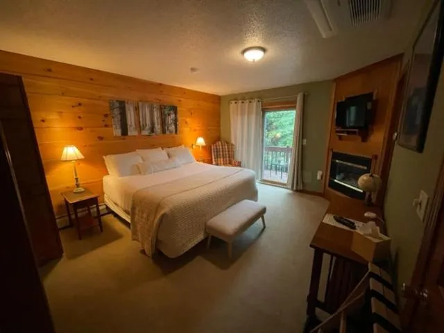 Bed in The Snowed Inn