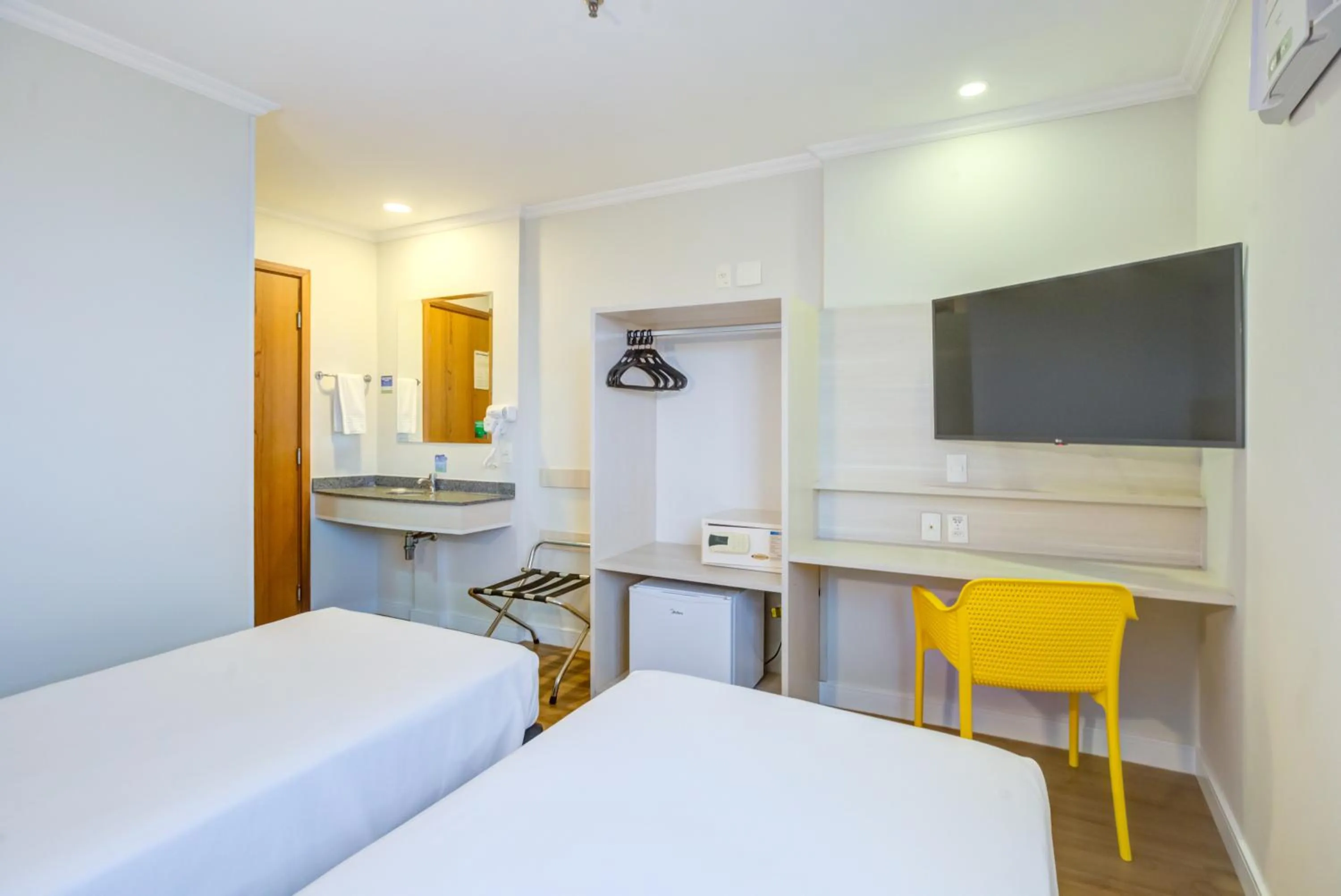 TV and multimedia, Bed in Transamerica Fit Villa Lobos