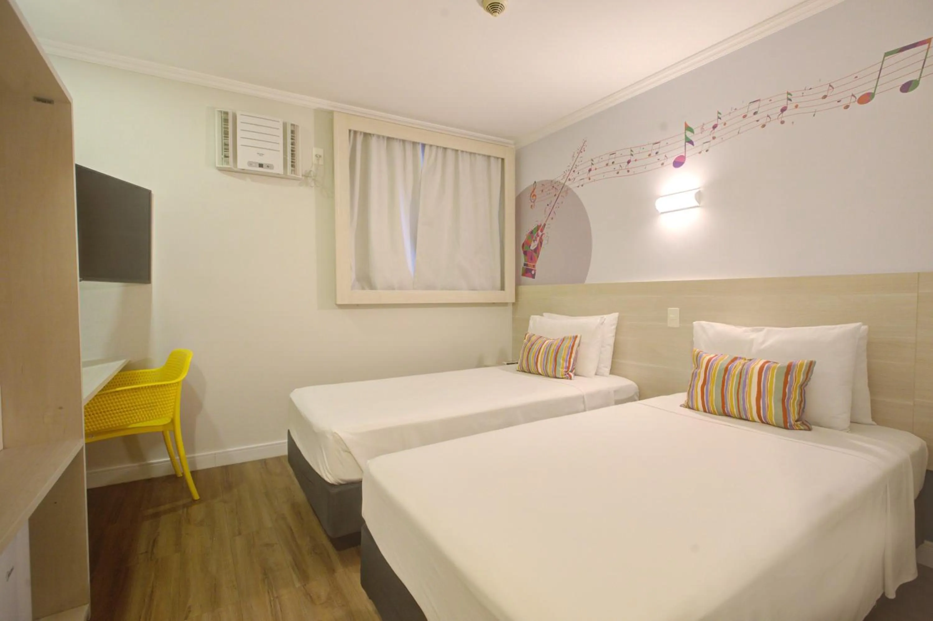 Bedroom, Bed in Transamerica Fit Villa Lobos