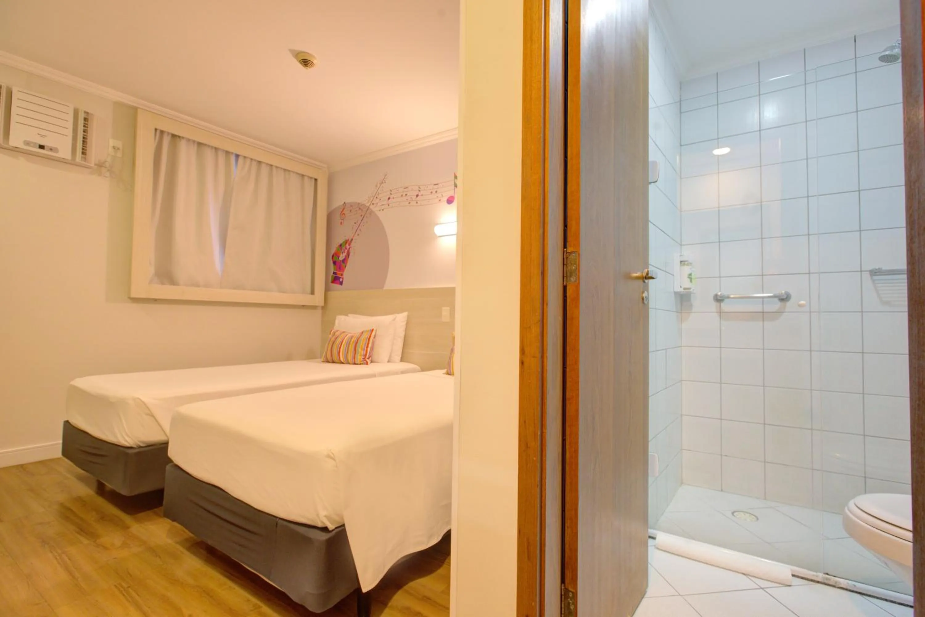 Bedroom, Bed in Transamerica Fit Villa Lobos