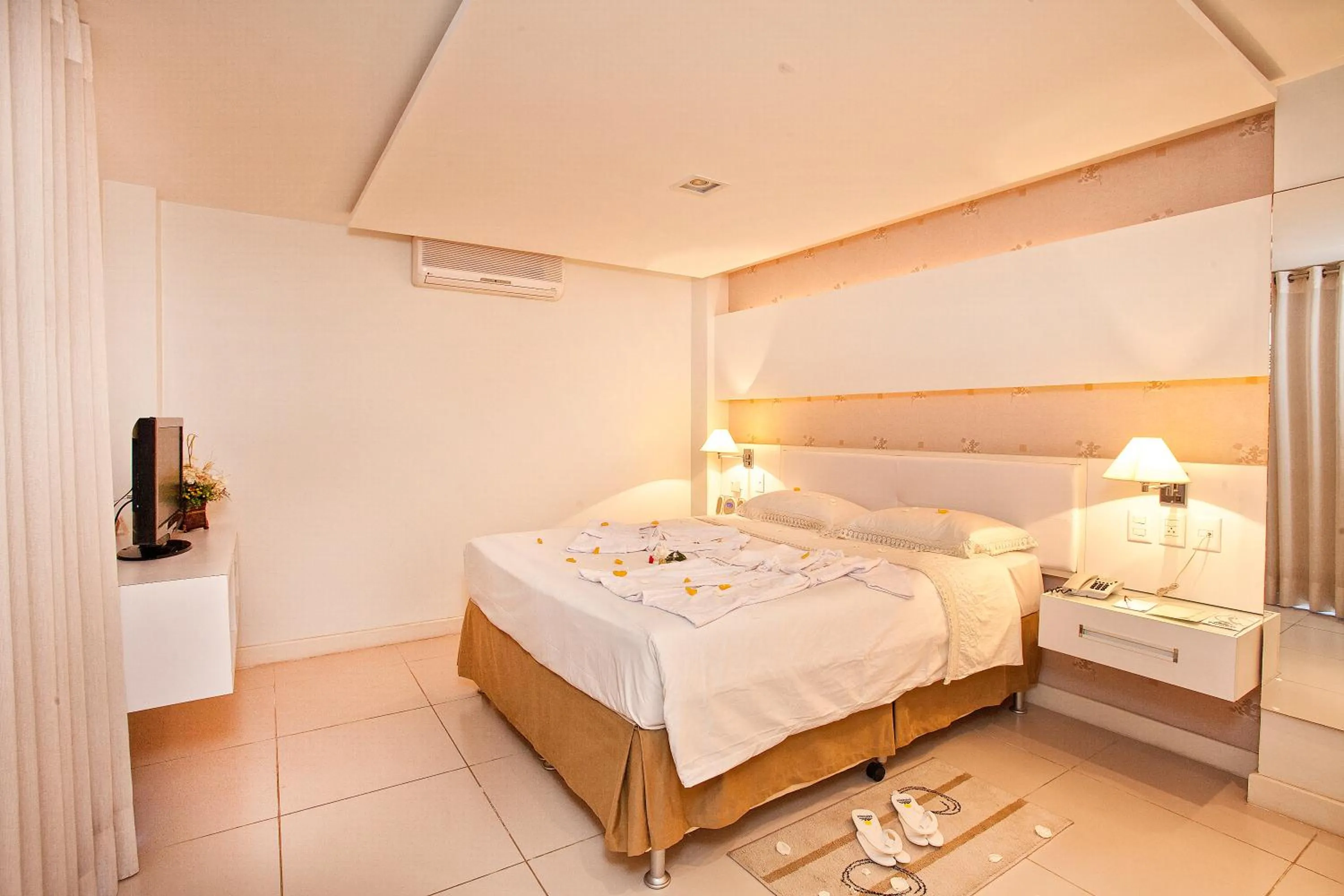 Photo of the whole room, Bed in Bahiamar Hotel