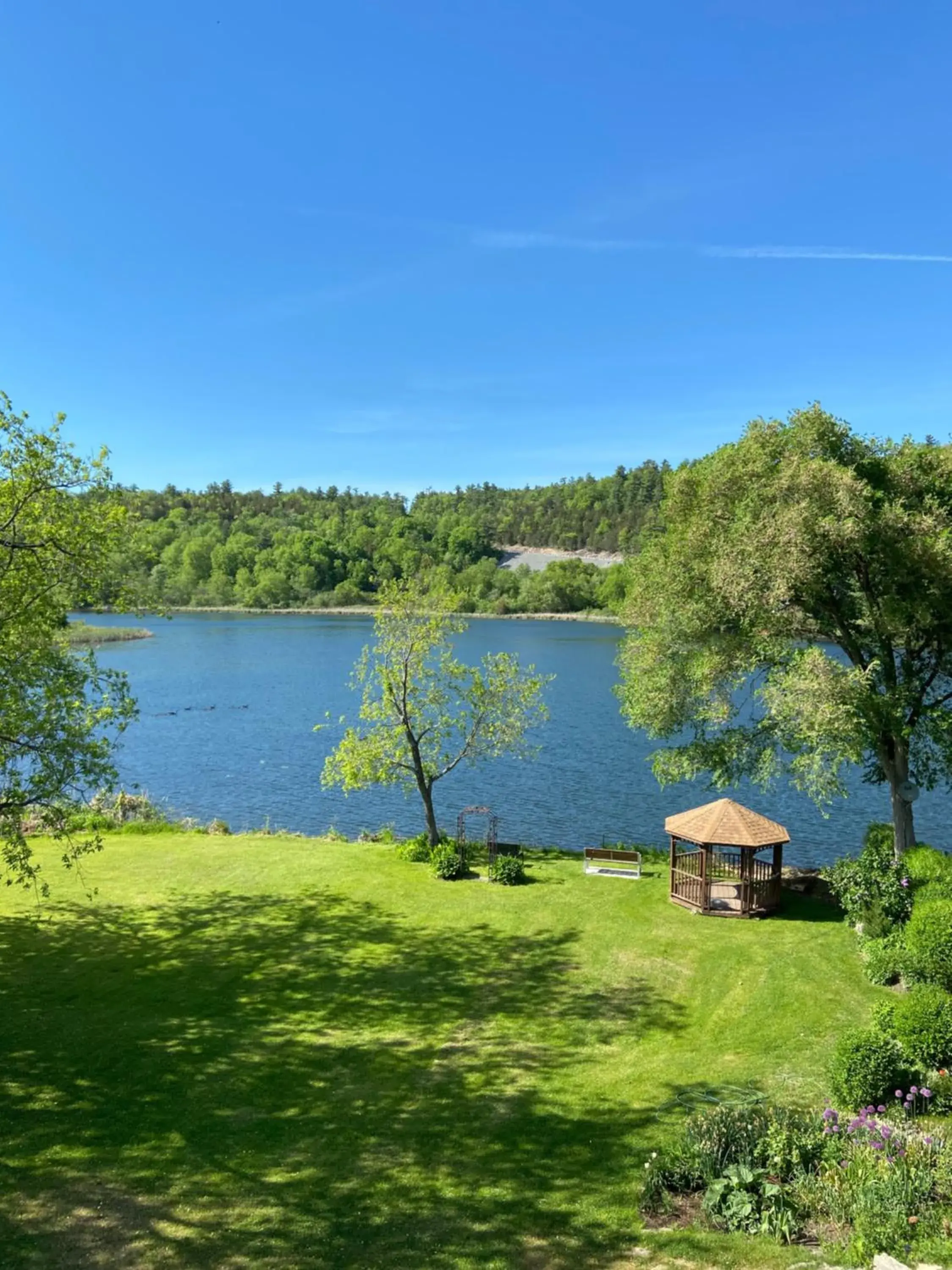 Deluxe Queen Suite in The Cove Inn Deluxe Queen Suite in The Cove Inn