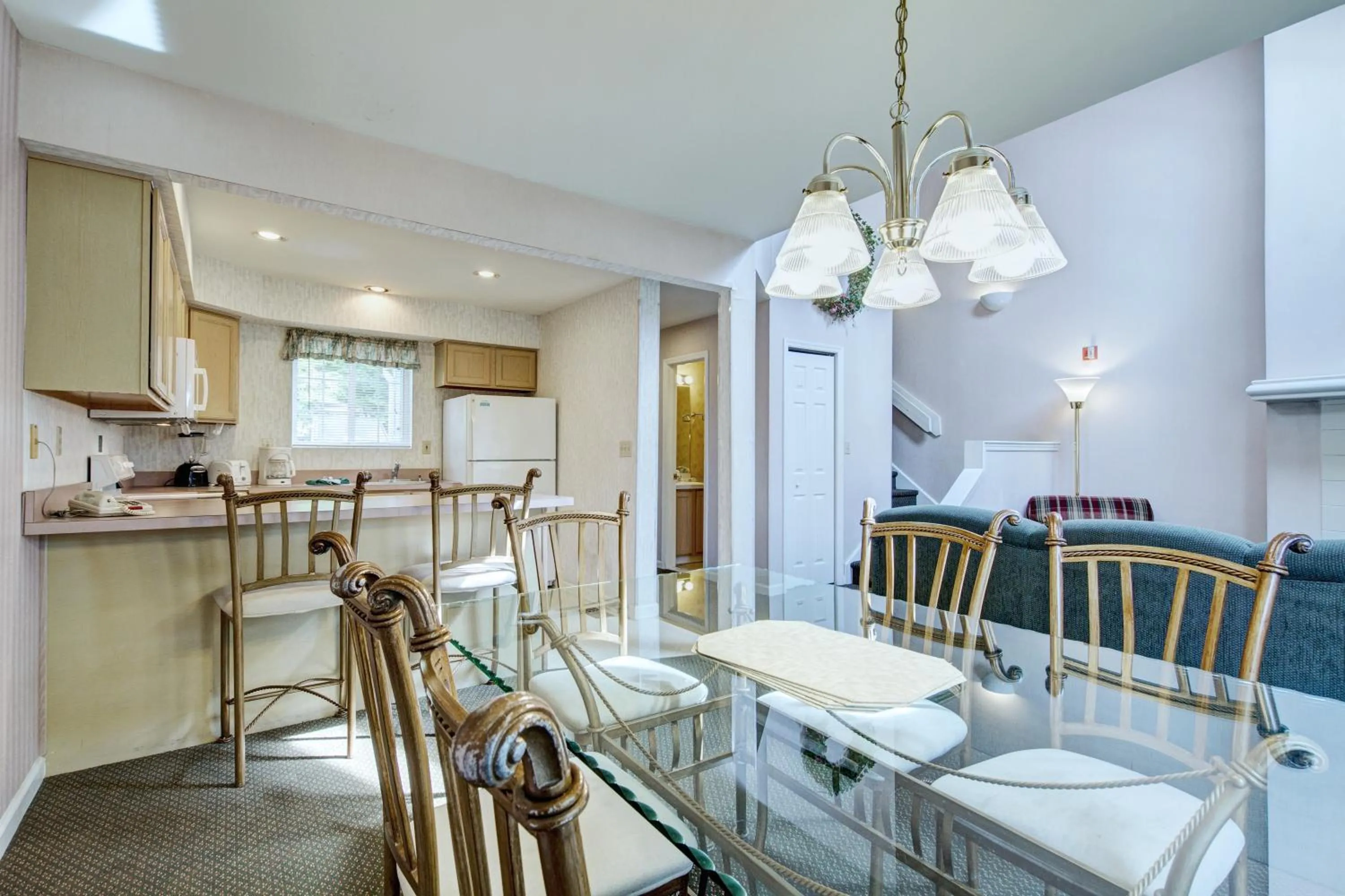 Dining area in Pocono Mountain Villas by Exploria Resorts