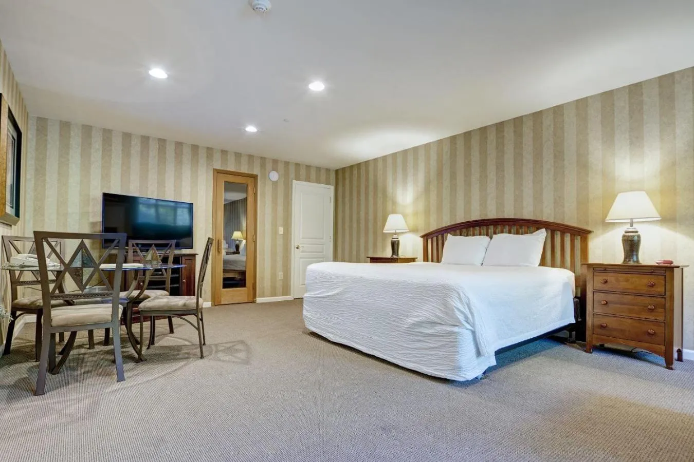 Bed in Pocono Mountain Villas by Exploria Resorts