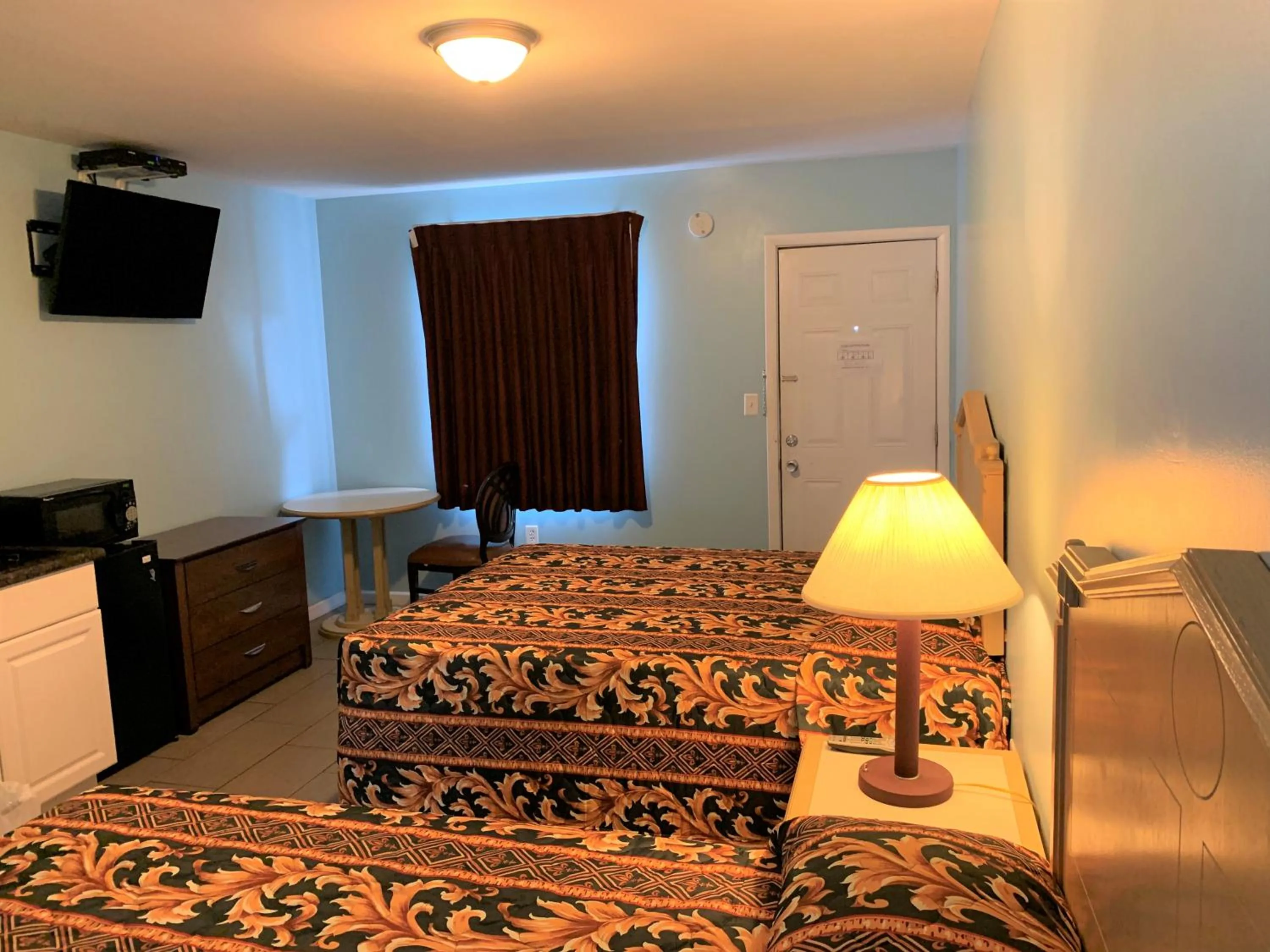Photo of the whole room, Bed in Franklin Terrace Motel