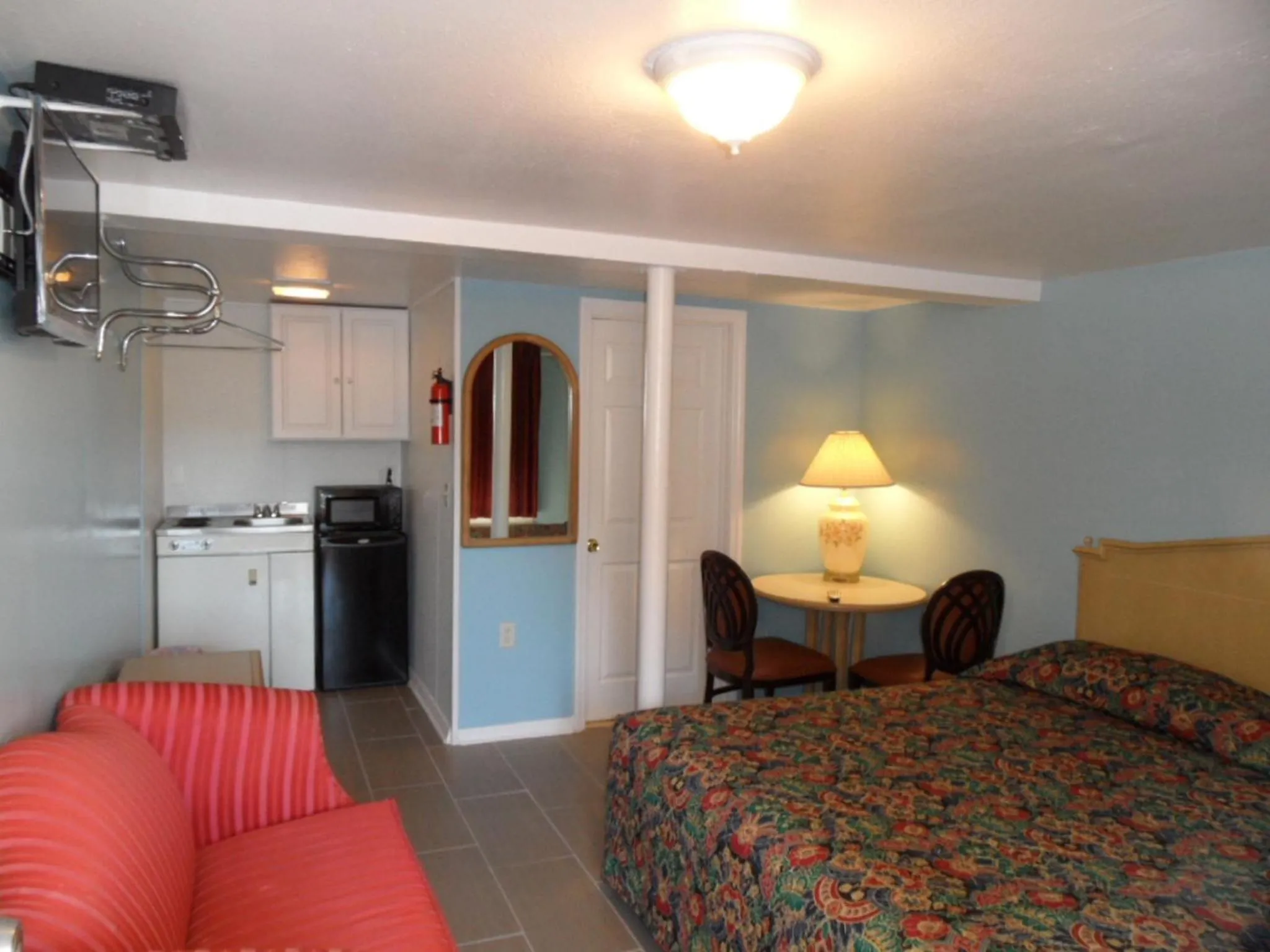 TV and multimedia, Bed in Franklin Terrace Motel