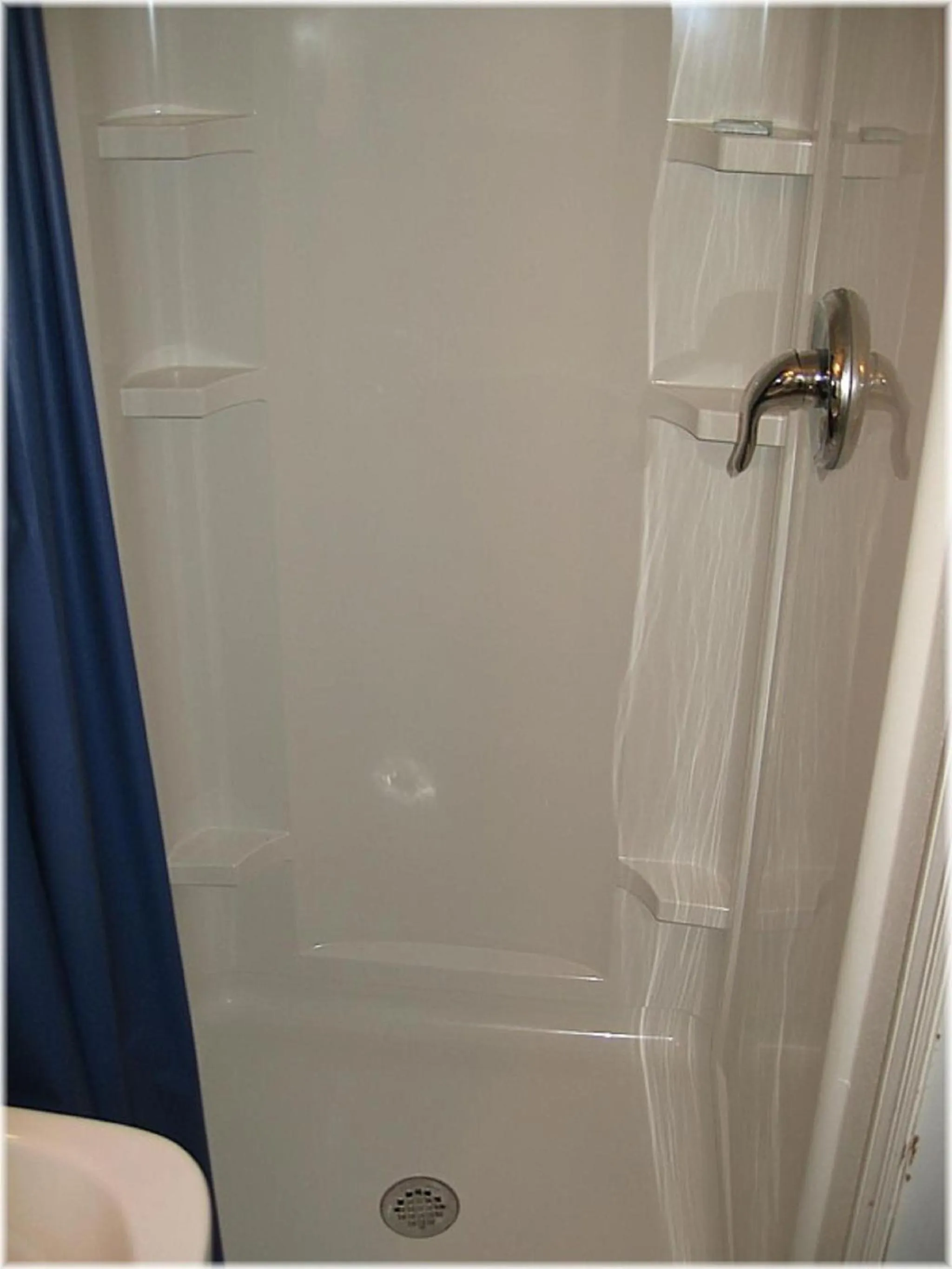 Bathroom in Franklin Terrace Motel