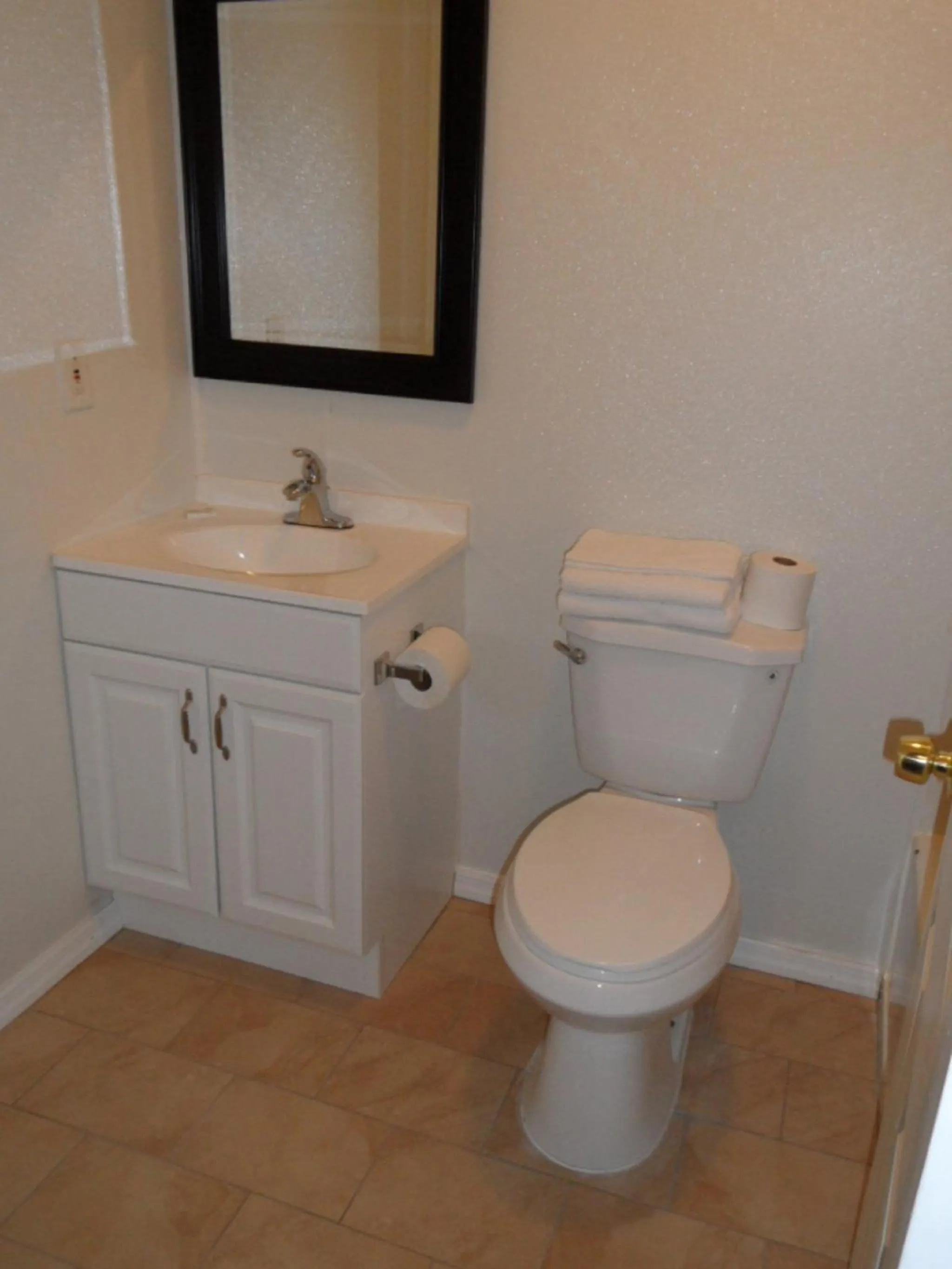 Bathroom in Franklin Terrace Motel