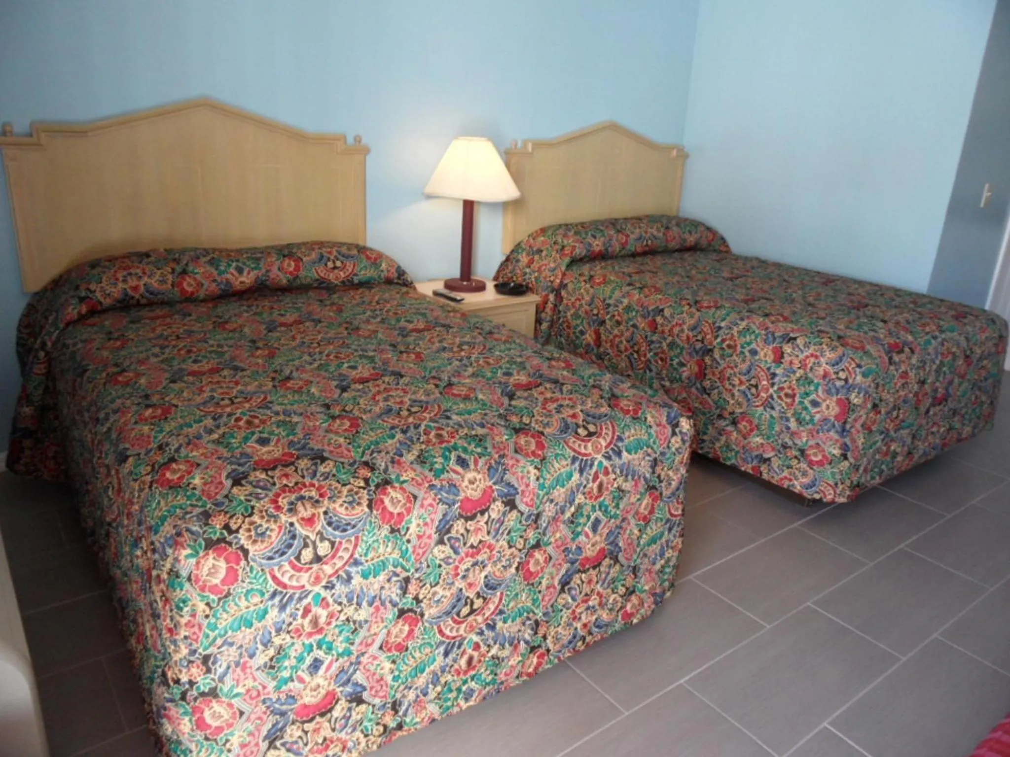 Bed in Franklin Terrace Motel