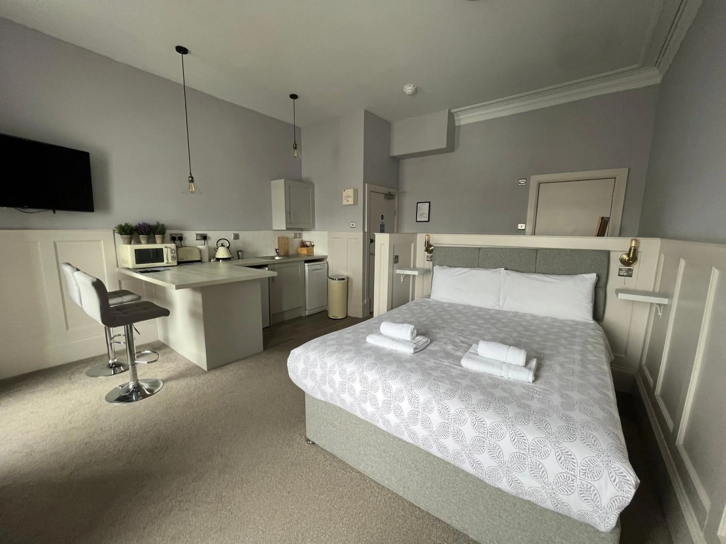 Kitchen or kitchenette in The Kelvin Hotel